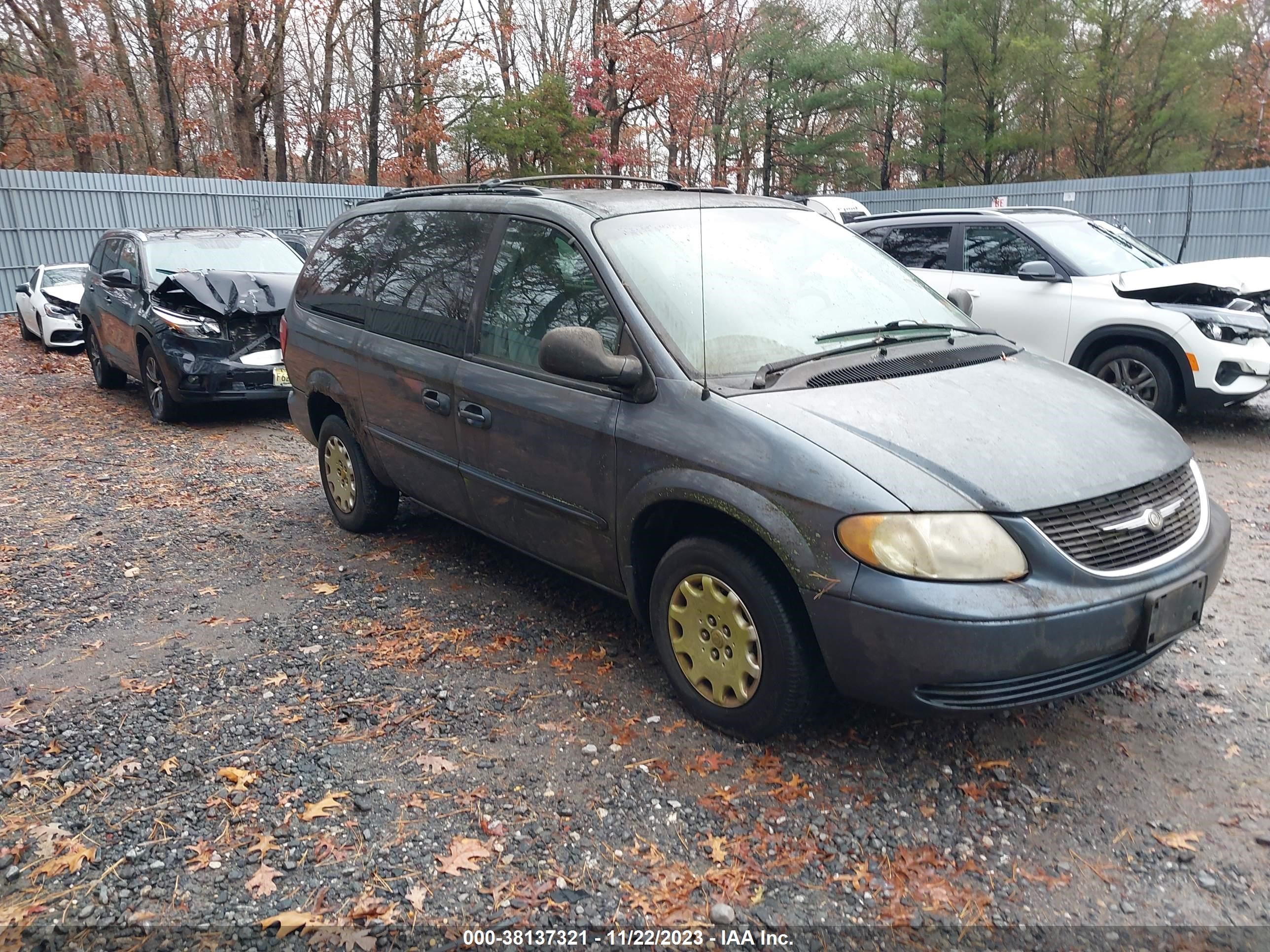 chrysler town & country 2002 2c4gp44332r722870