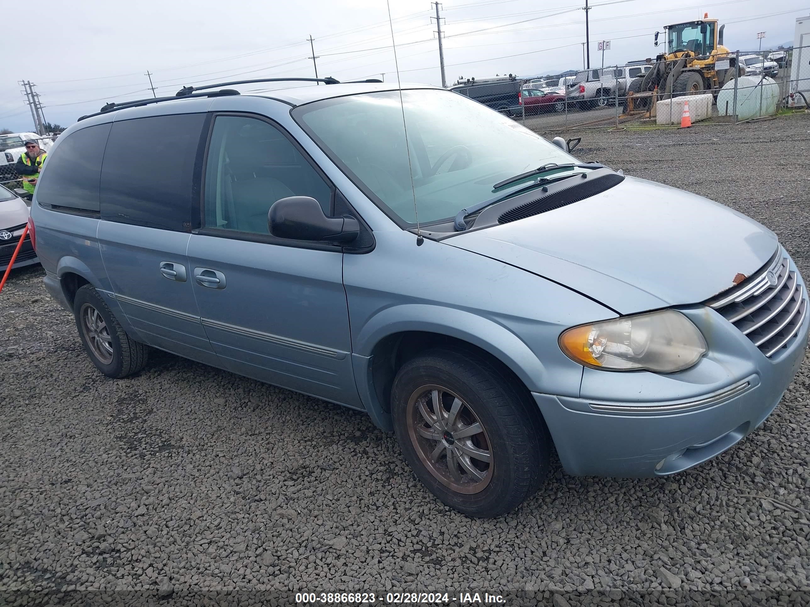 chrysler town & country 2005 2c4gp54l15r252283