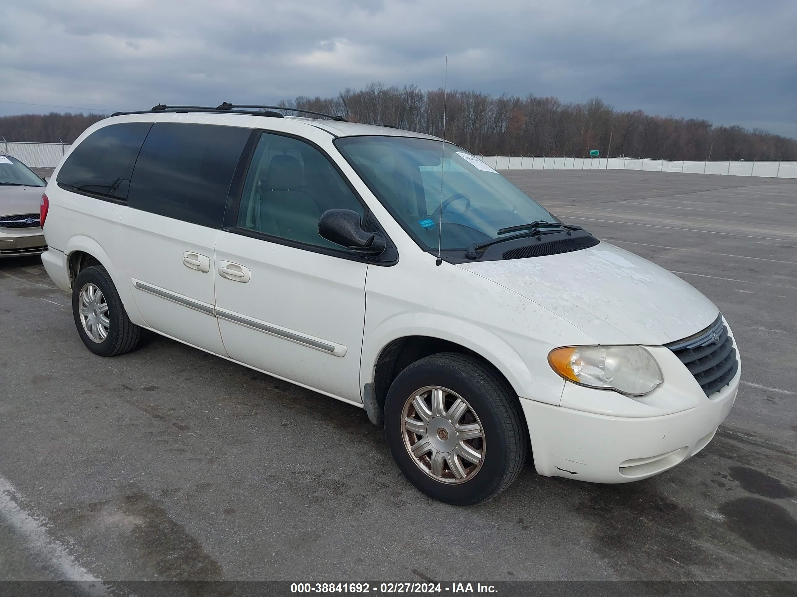 chrysler town & country 2005 2c4gp54l75r292836