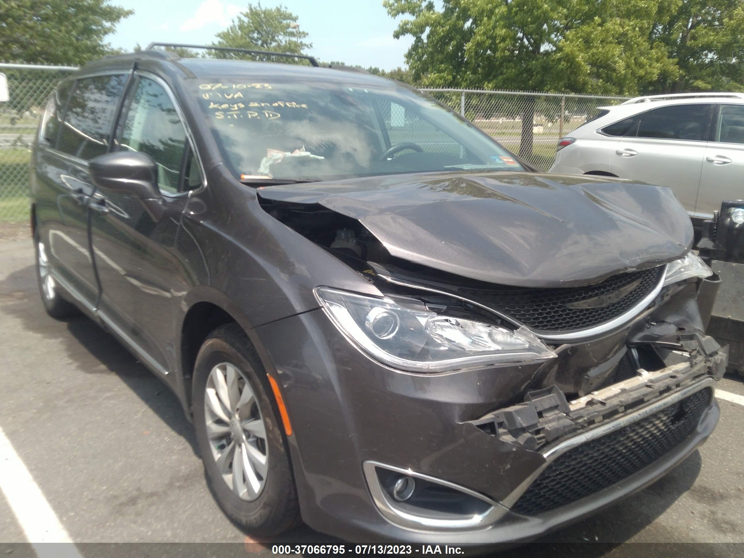 chrysler pacifica 2017 2c4rc1bg0hr572007