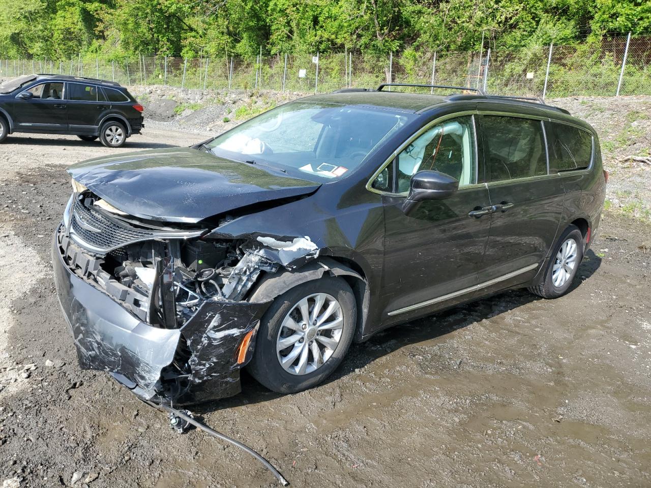 chrysler pacifica 2017 2c4rc1bg0hr794255