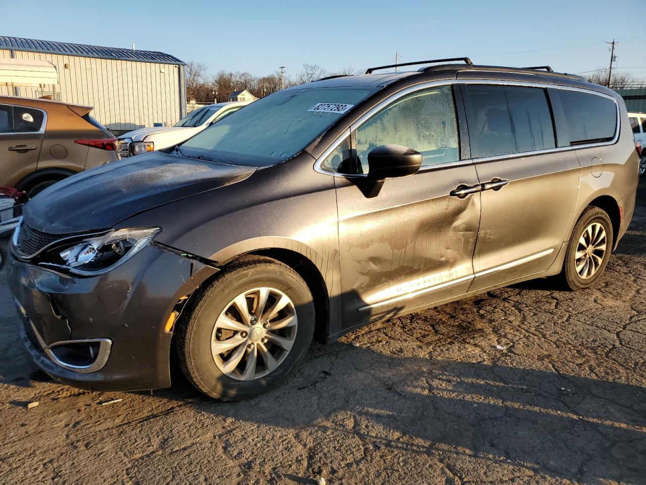 chrysler pacifica 2017 2c4rc1bg1hr569309