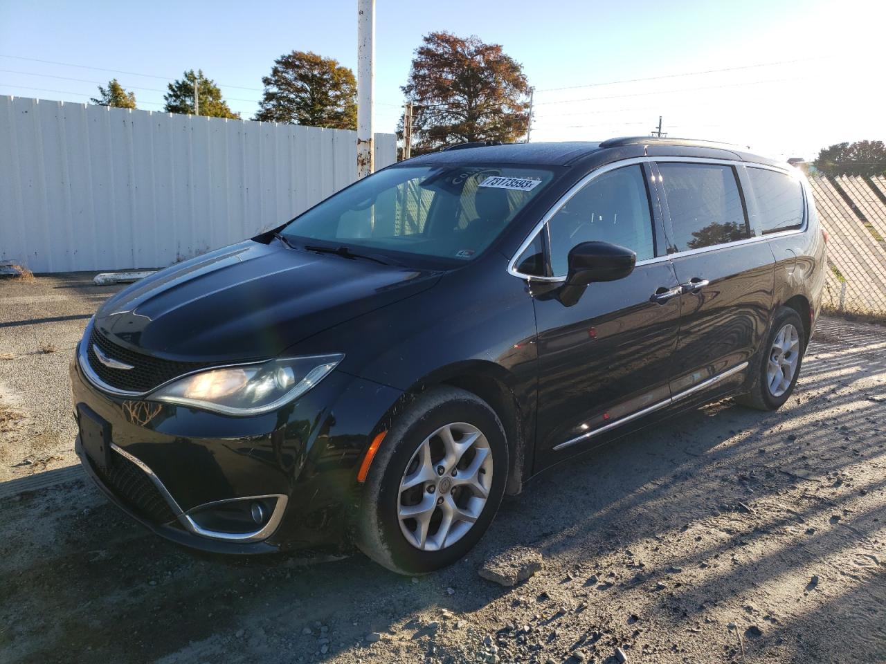 chrysler pacifica 2017 2c4rc1bg1hr831541