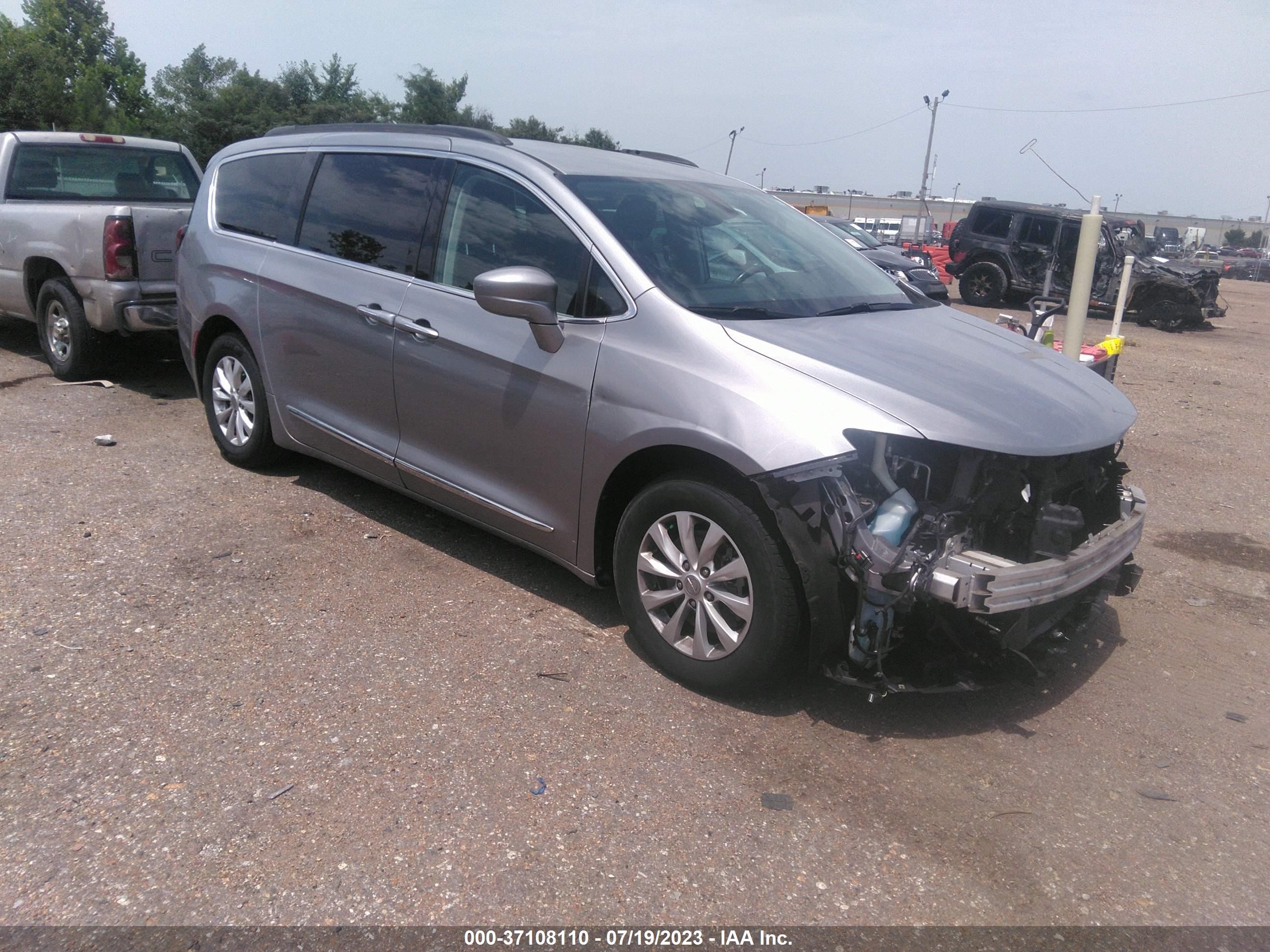 chrysler pacifica 2017 2c4rc1bg2hr621580