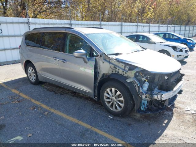 chrysler pacifica 2017 2c4rc1bg2hr702384