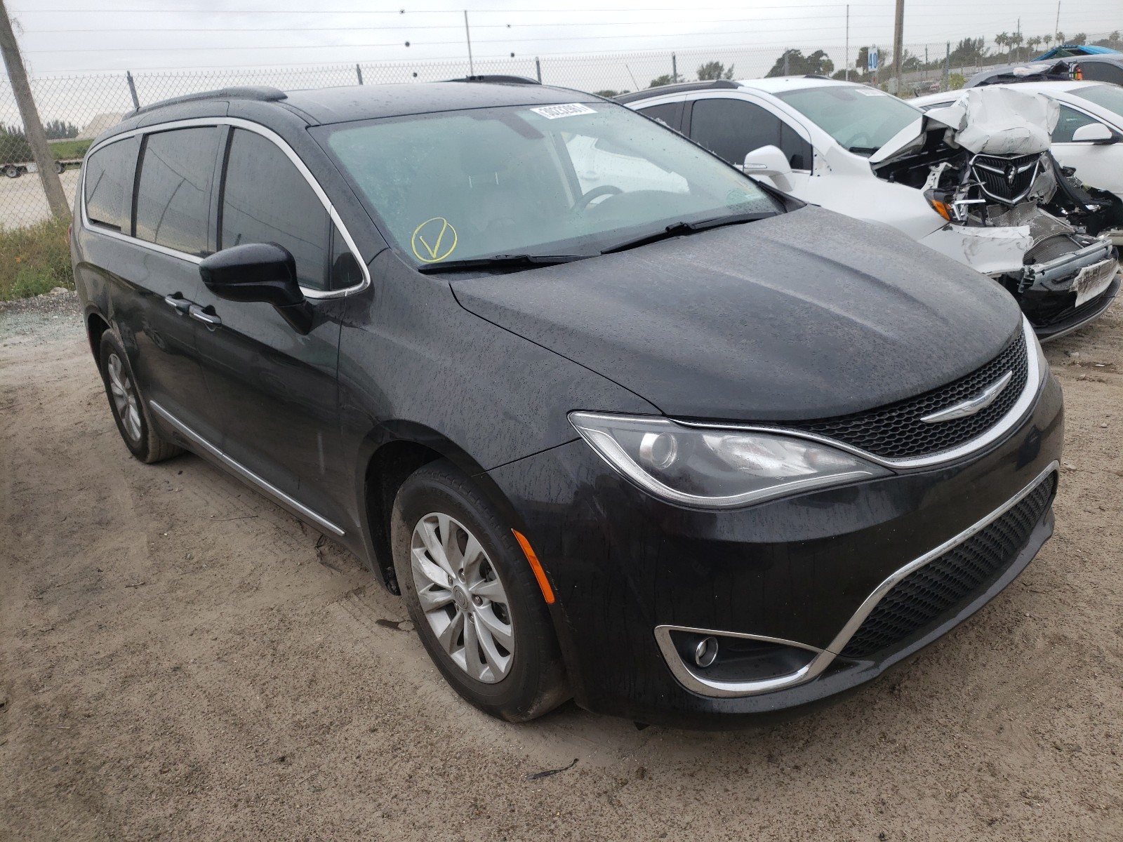 chrysler pacifica t 2017 2c4rc1bg3hr583230