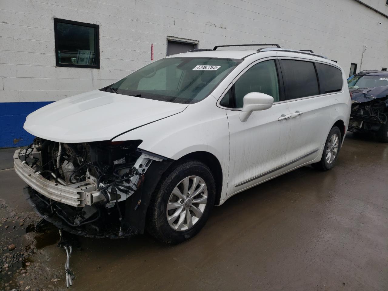 chrysler pacifica 2018 2c4rc1bg3jr120381