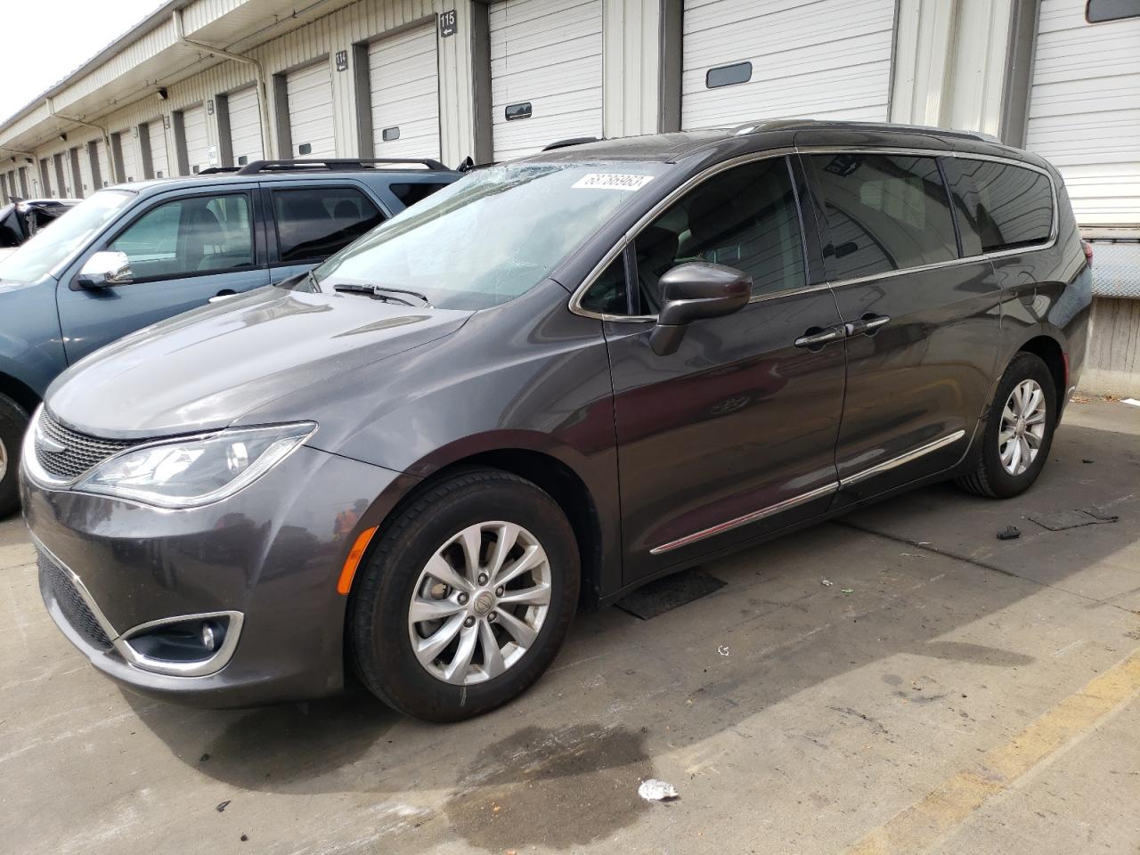 chrysler pacifica 2018 2c4rc1bg3jr120591