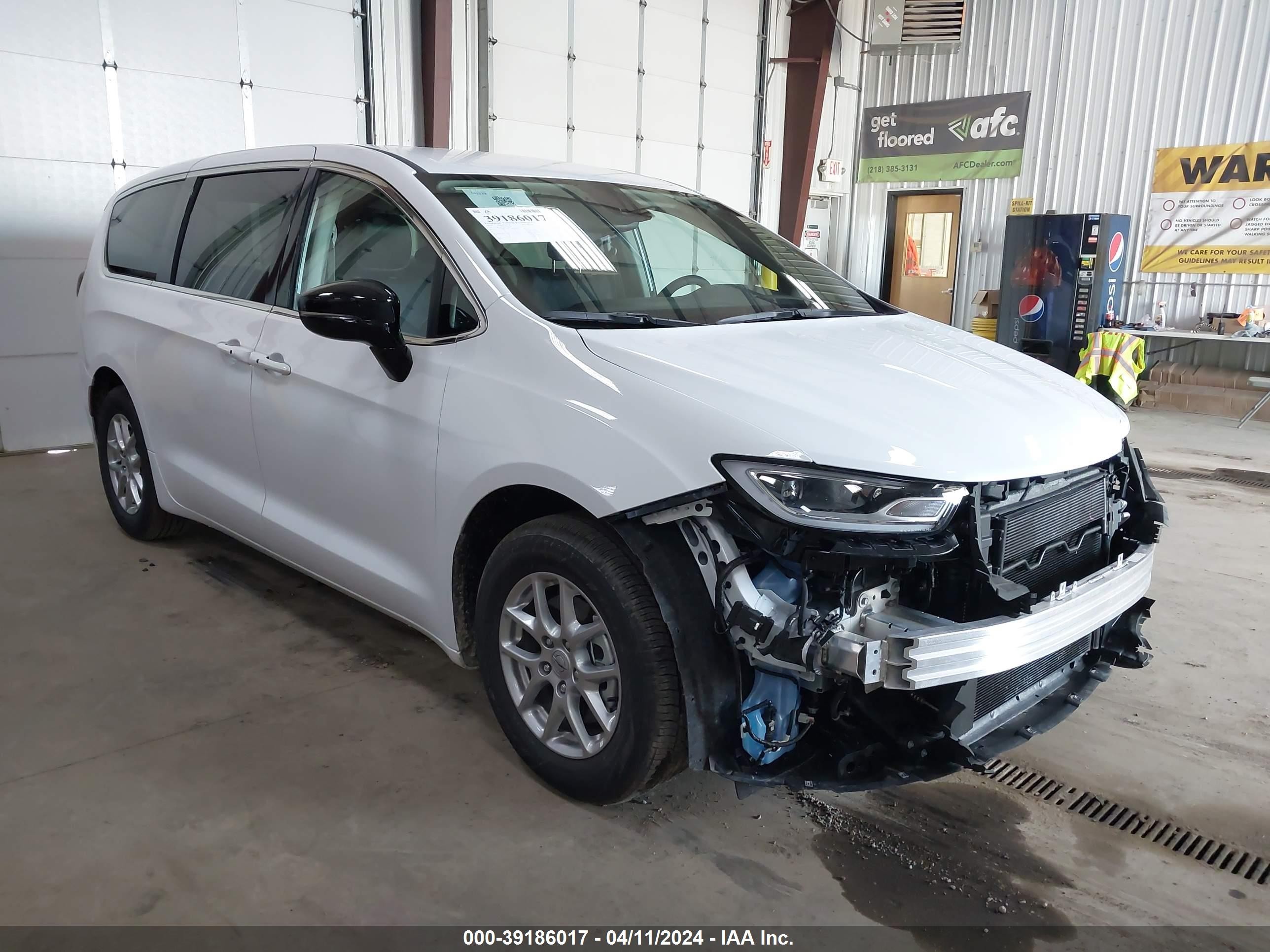 chrysler pacifica 2024 2c4rc1bg4rr116352