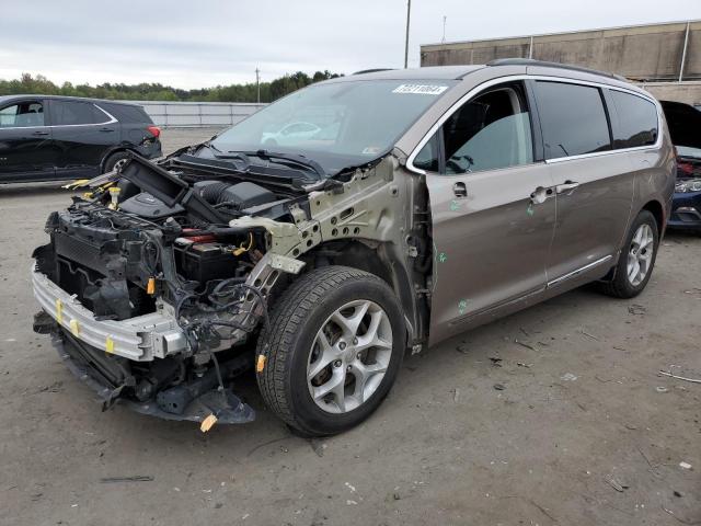 chrysler pacifica t 2017 2c4rc1bg5hr668120