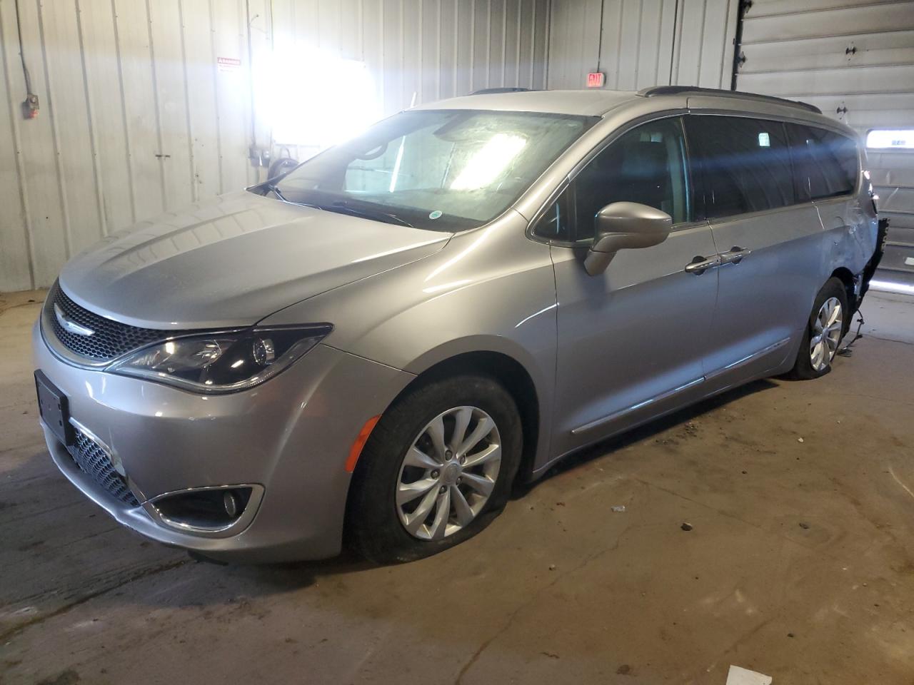 chrysler pacifica 2017 2c4rc1bg6hr503841