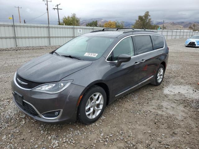 chrysler pacifica t 2017 2c4rc1bg6hr831583