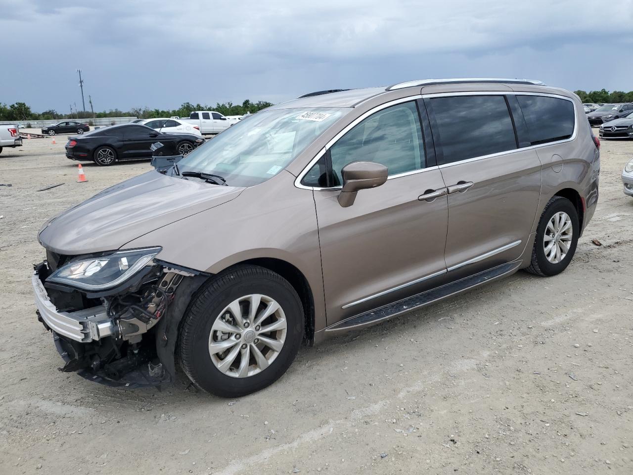 chrysler pacifica 2018 2c4rc1bg6jr114591