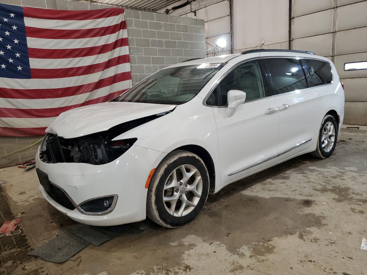 chrysler pacifica 2017 2c4rc1bg7hr810452