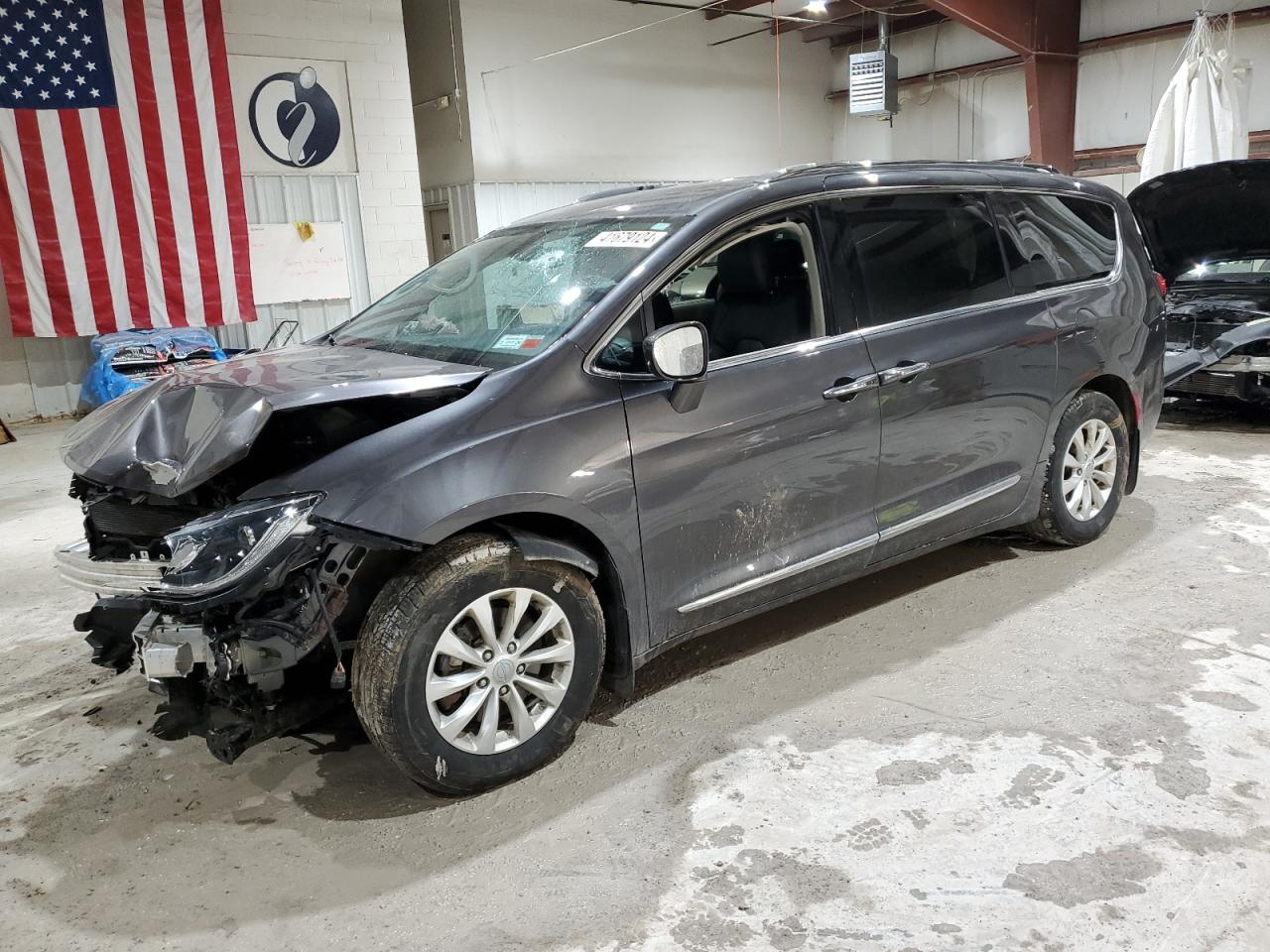 chrysler pacifica 2018 2c4rc1bg7jr280375