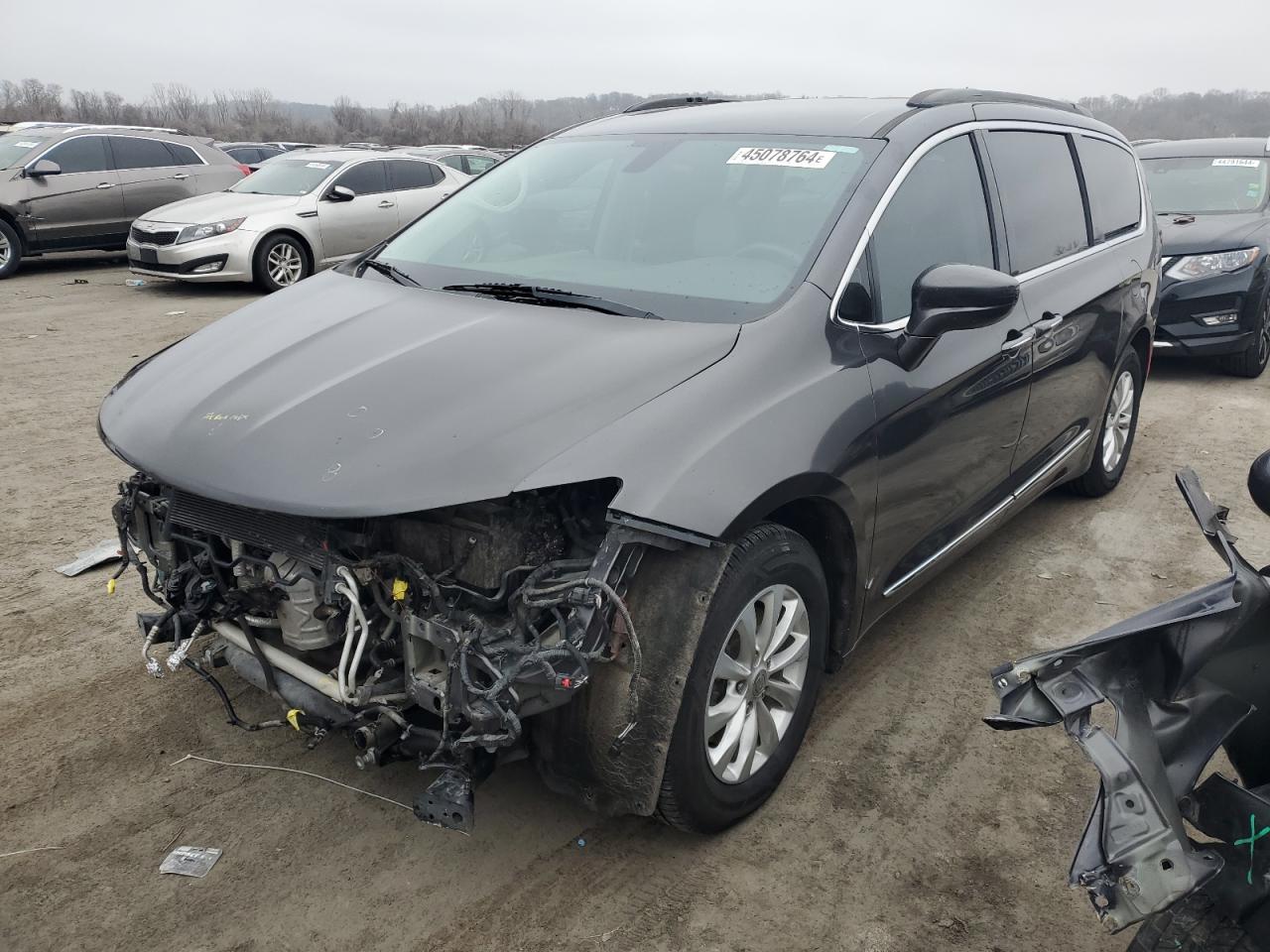 chrysler pacifica 2017 2c4rc1bg8hr688488