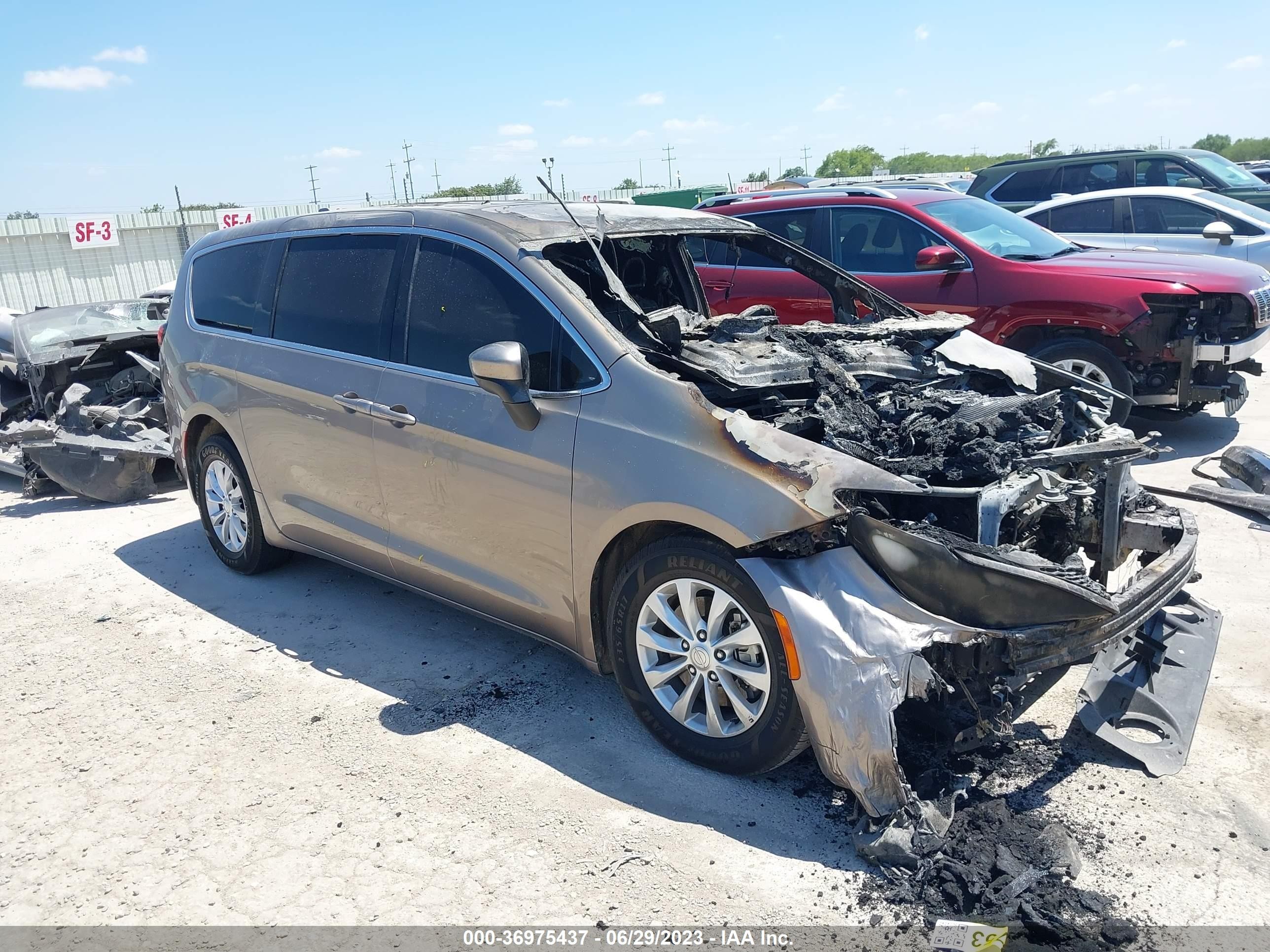 chrysler pacifica 2018 2c4rc1cg6jr171307