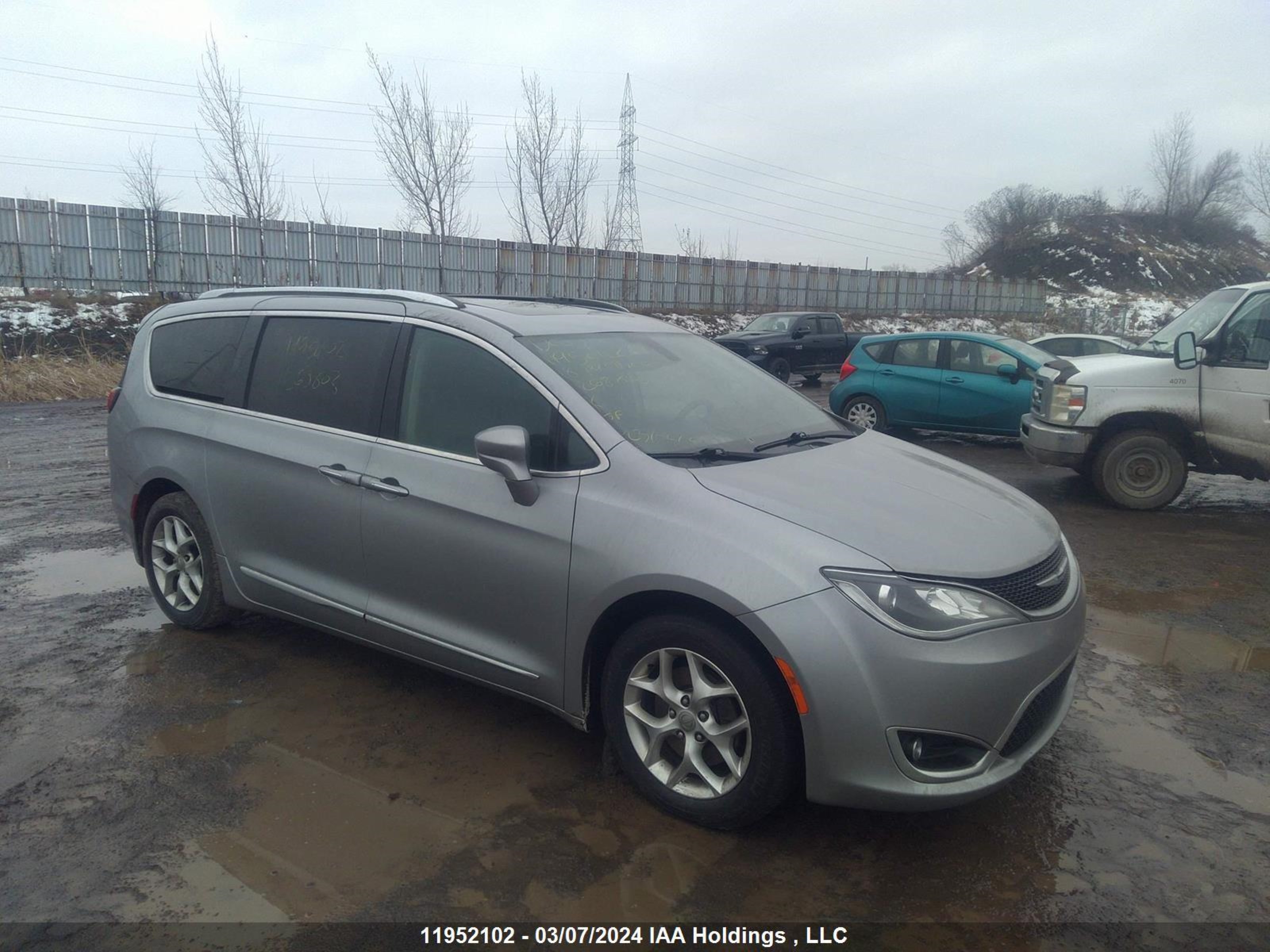 chrysler pacifica 2018 2c4rc1eg3jr268803