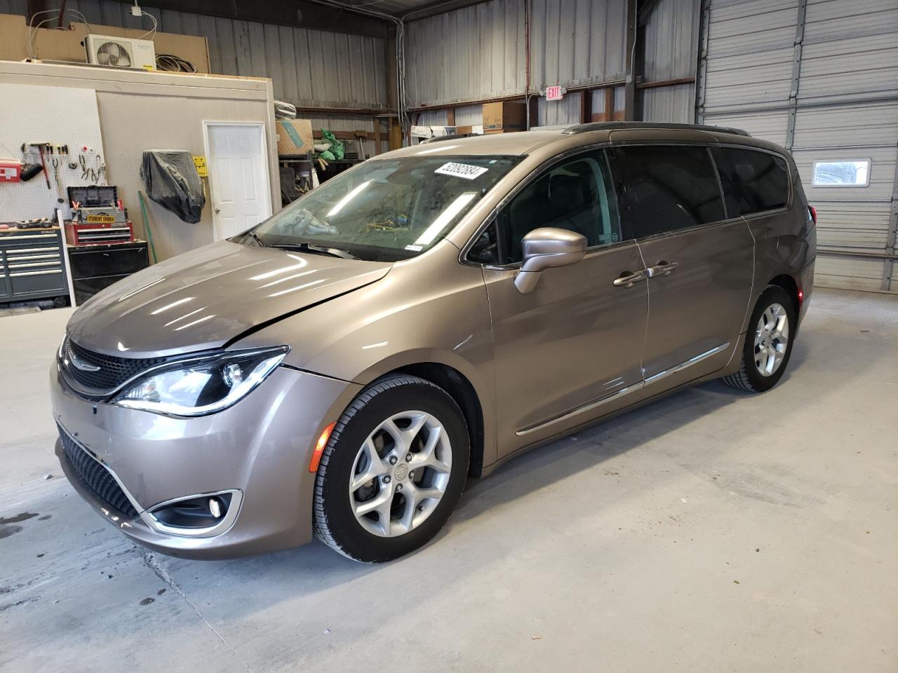 chrysler pacifica 2018 2c4rc1eg8jr139584