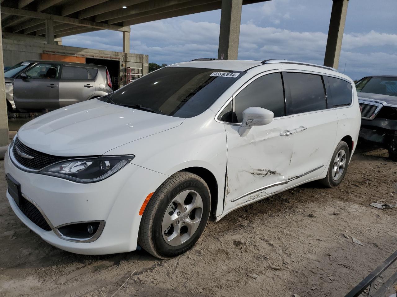 chrysler pacifica 2017 2c4rc1egxhr633553