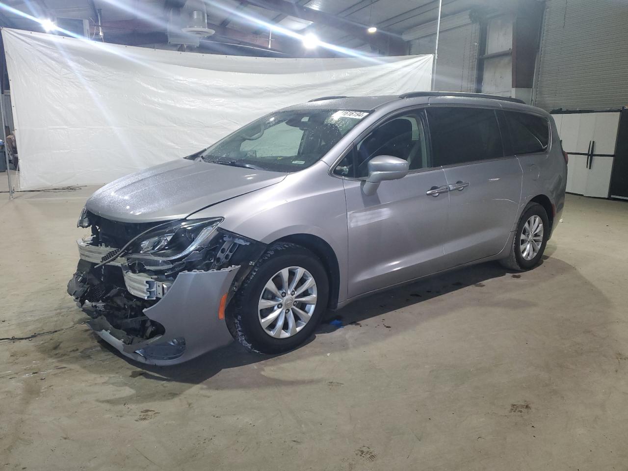 chrysler pacifica 2018 2c4rc1fg2jr355137