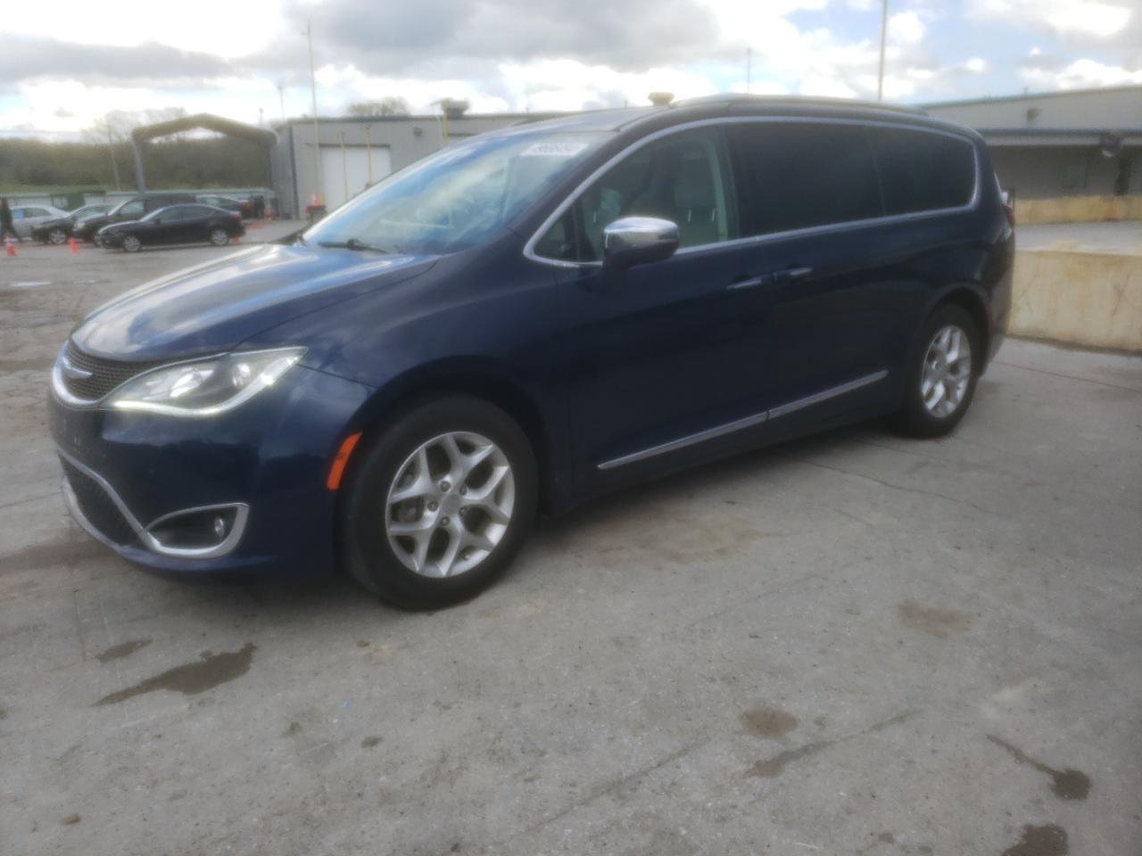 chrysler pacifica 2018 2c4rc1gg4jr105848