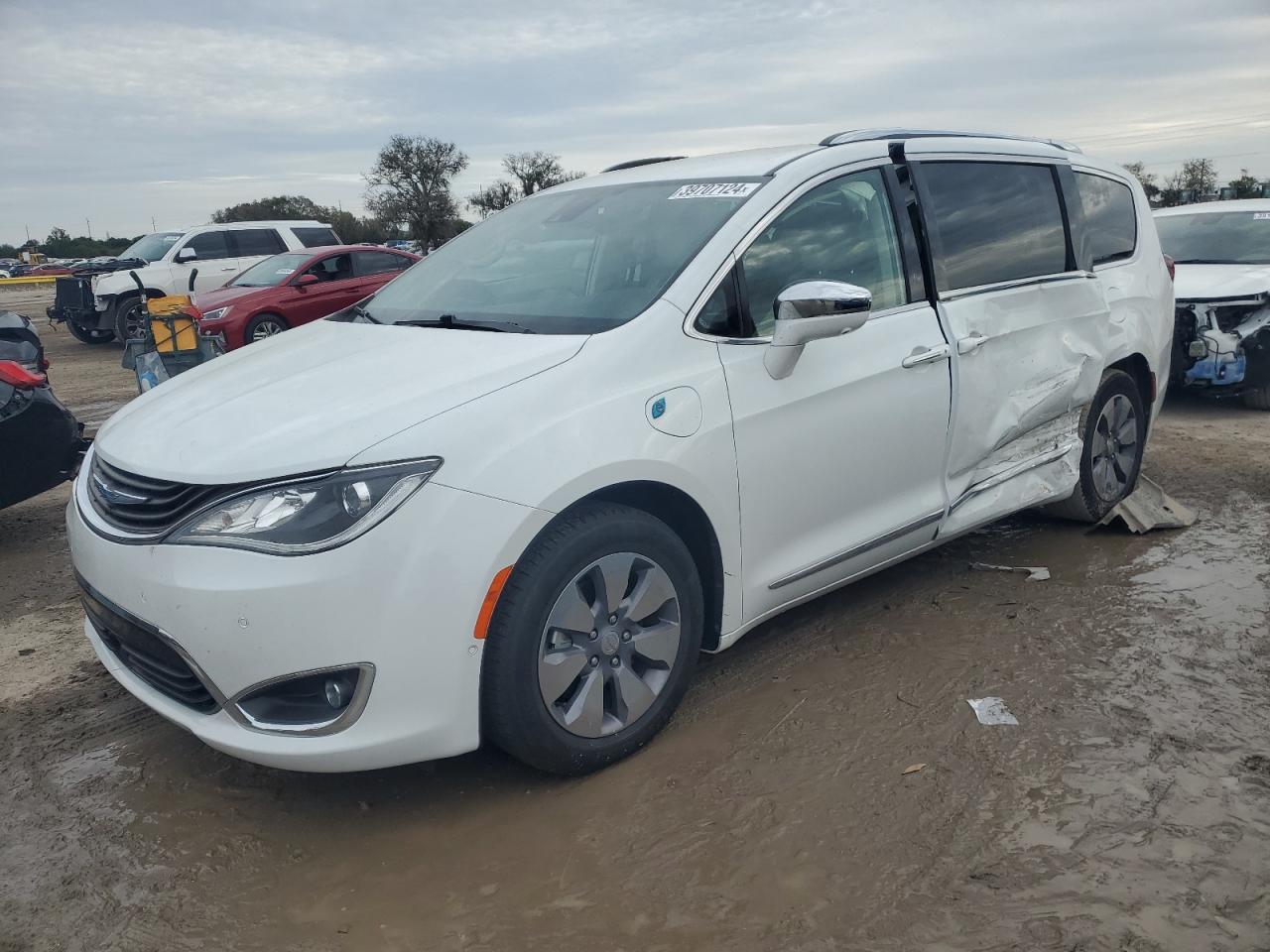 chrysler pacifica 2018 2c4rc1n70jr144892