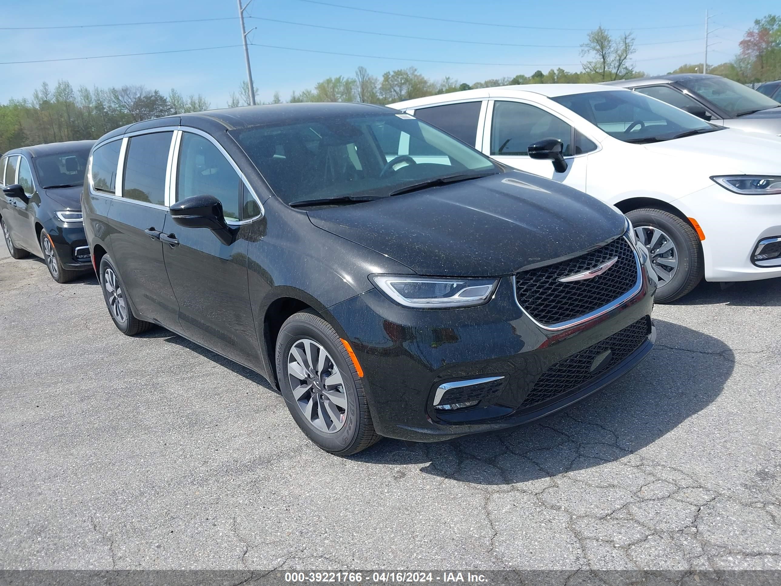 chrysler pacifica 2024 2c4rc1s74rr144605