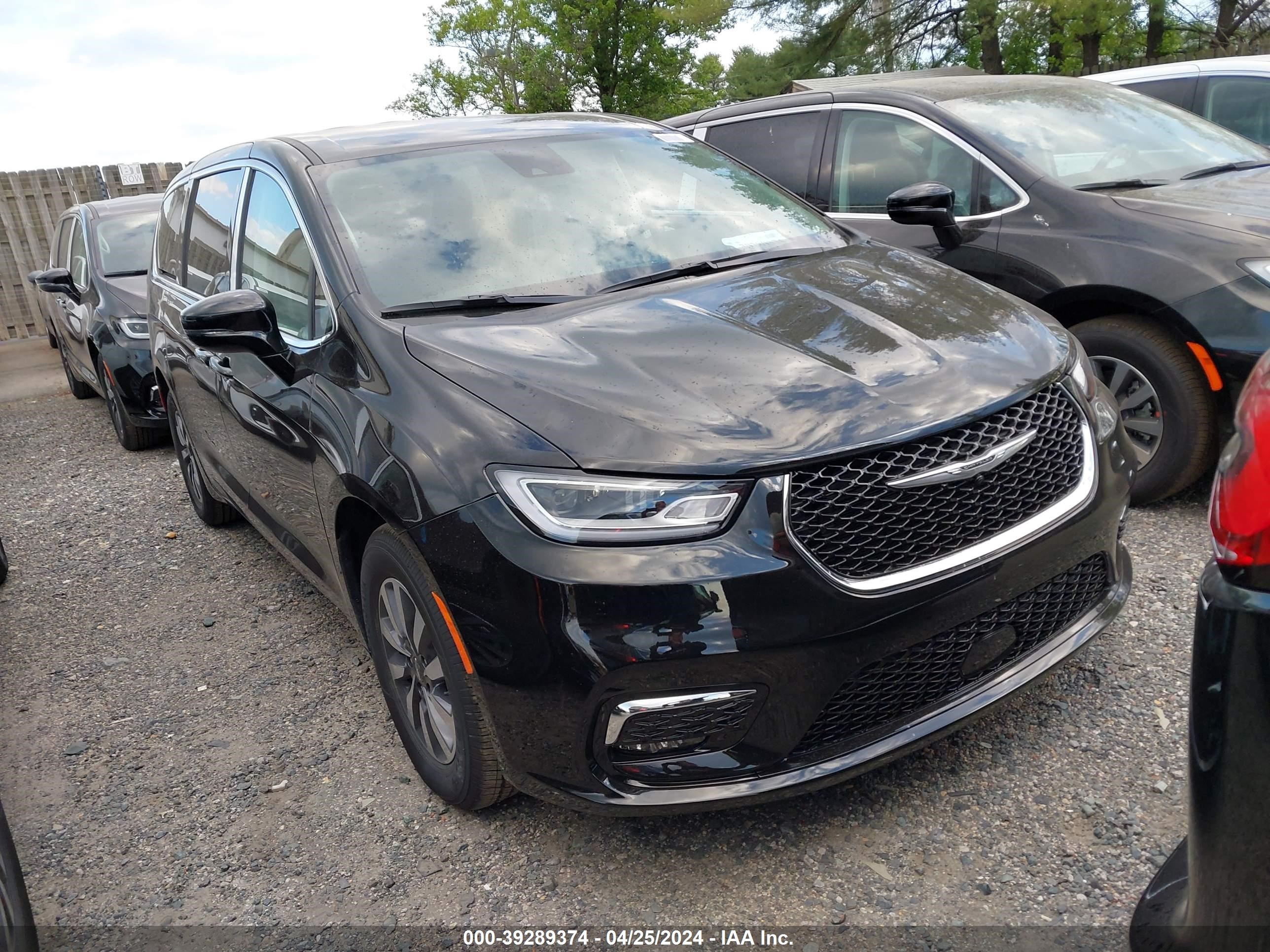 chrysler pacifica 2024 2c4rc1s74rr147195