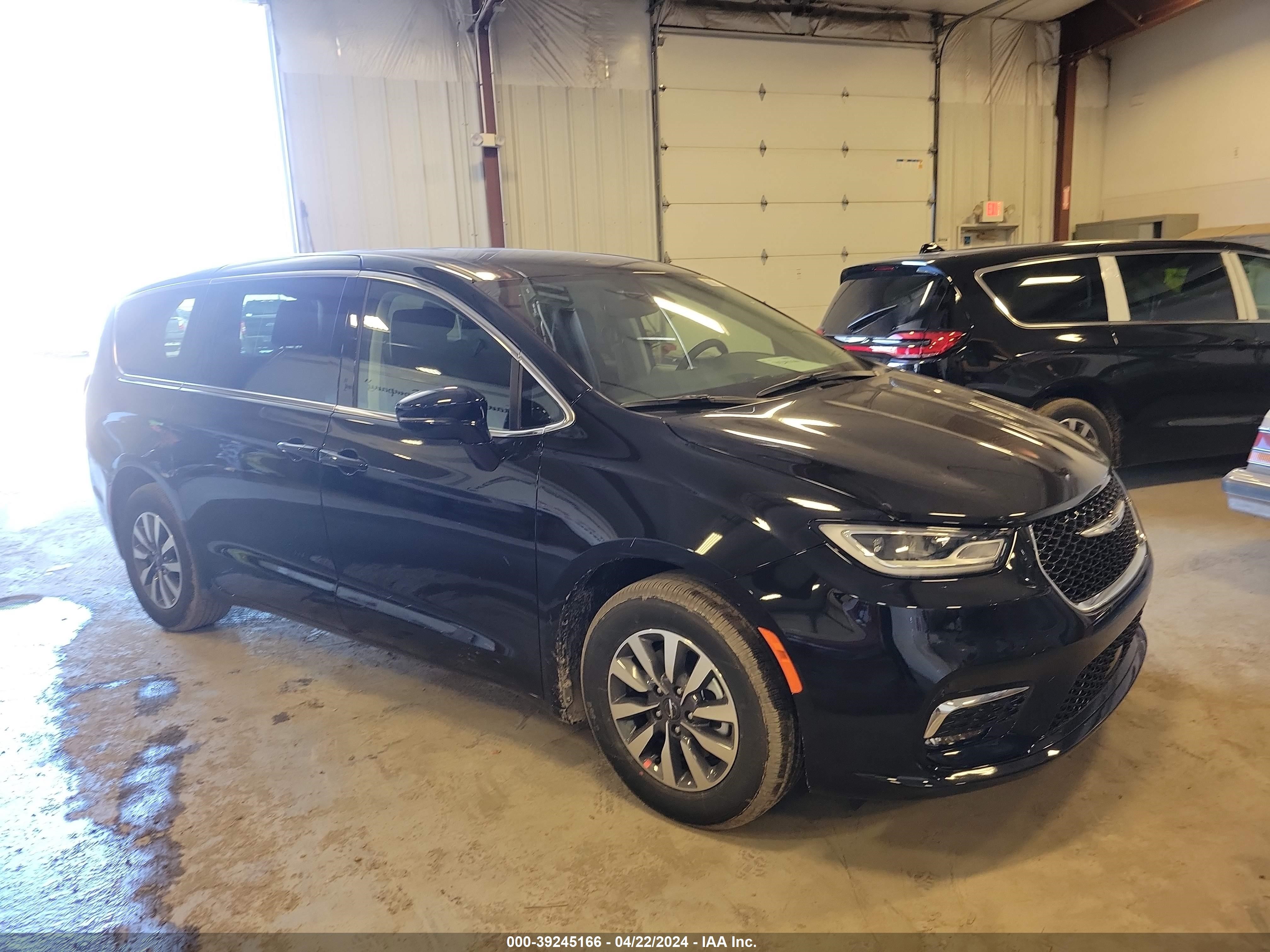 chrysler pacifica 2024 2c4rc1s74rr153188