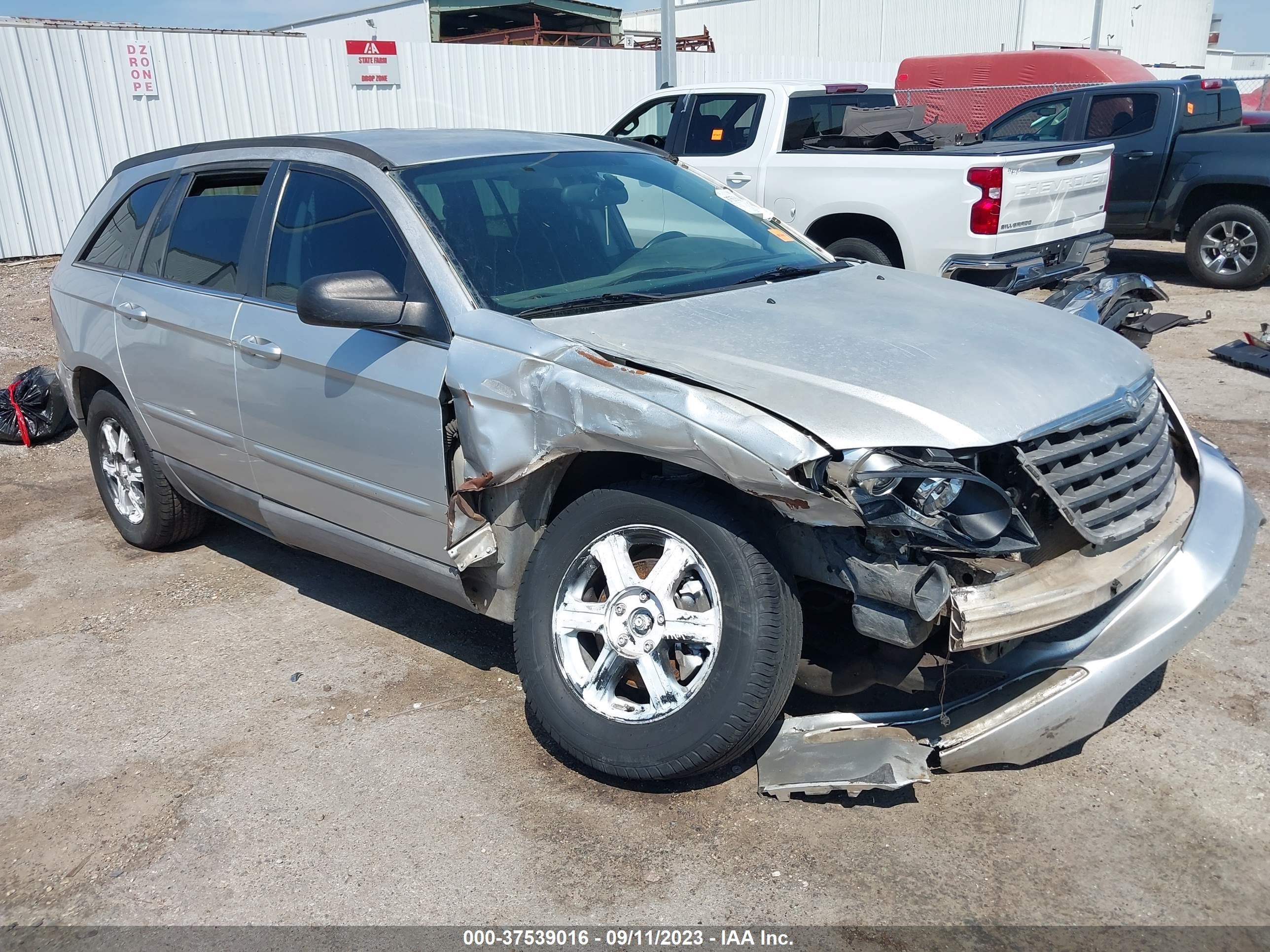 chrysler pacifica 2004 2c8gm68414r345285