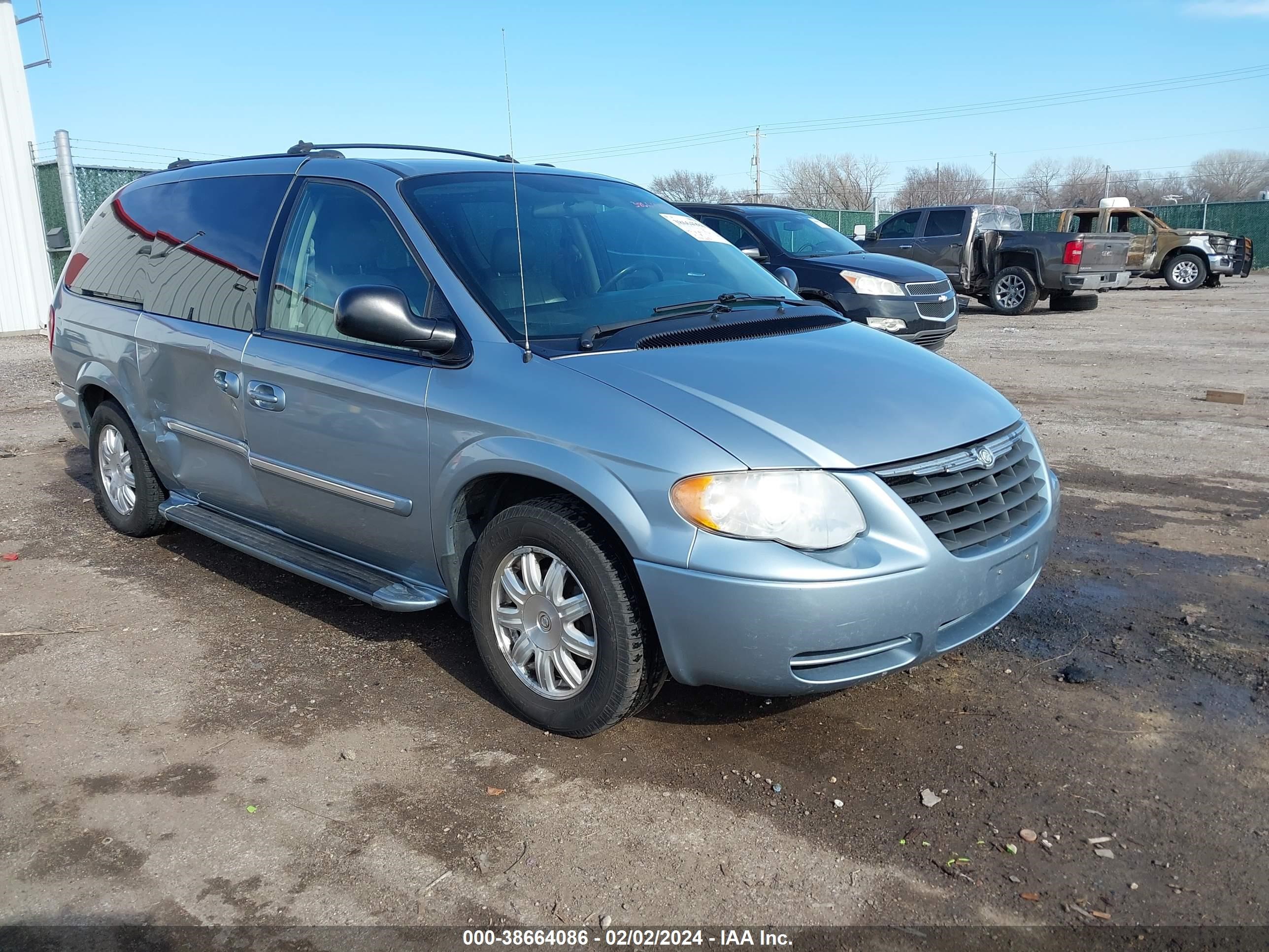 chrysler town & country 2005 2c8gp54l45r295031