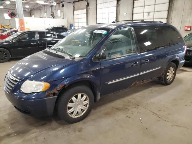 chrysler town and c 2005 2c8gp54l95r582977