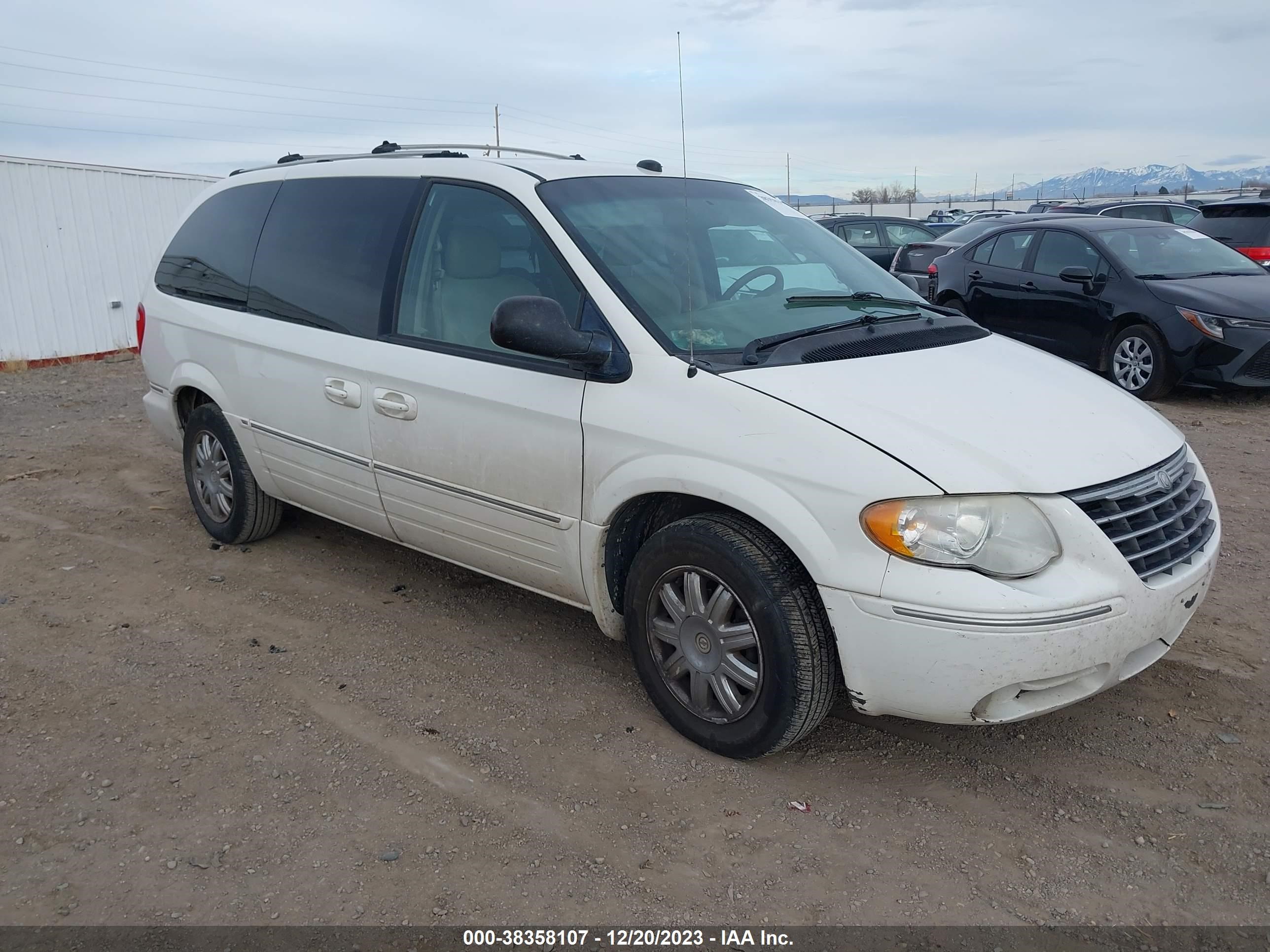 chrysler town & country 2005 2c8gp64l15r470907