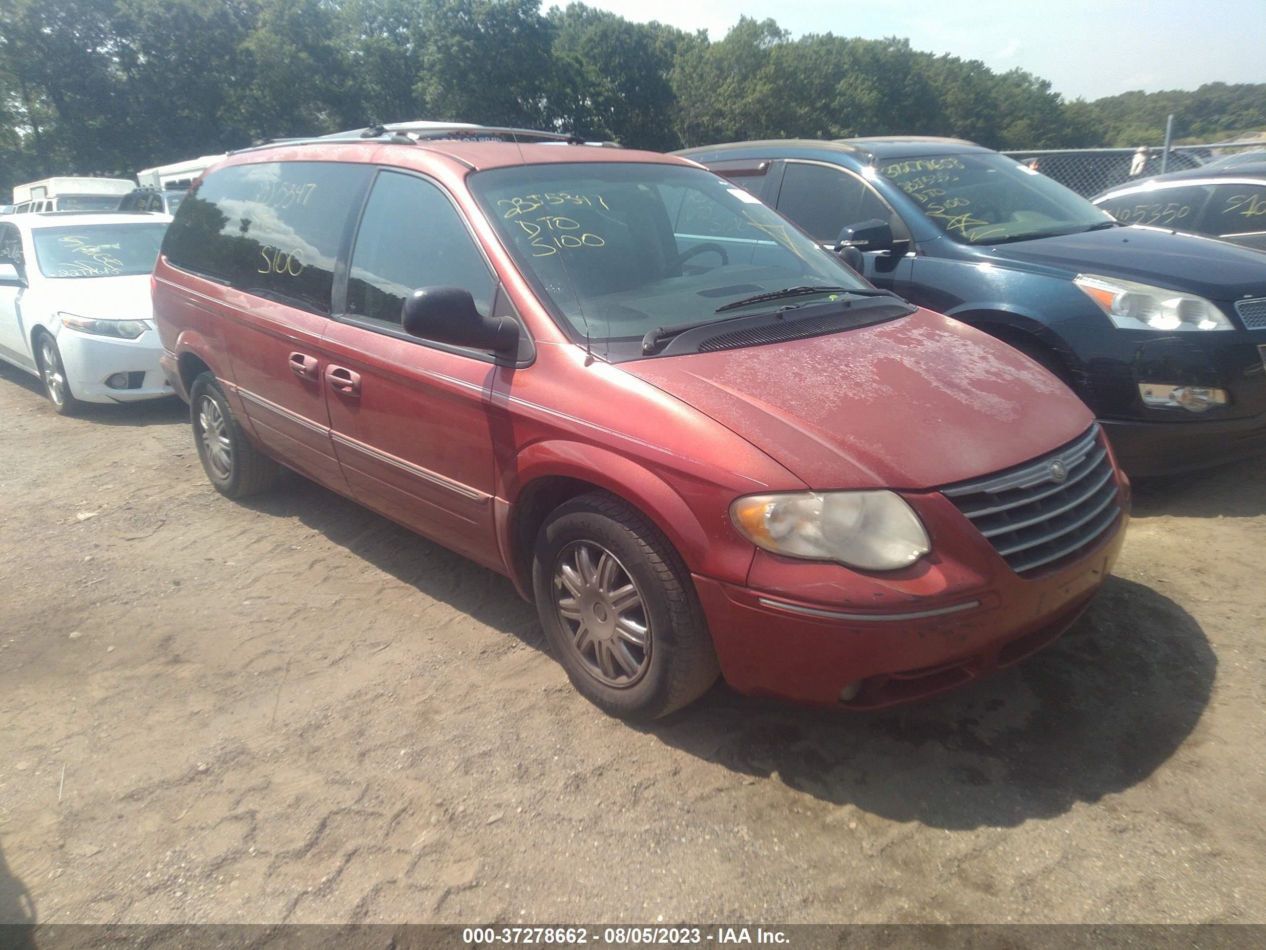 chrysler town & country 2005 2c8gp64l15r530751