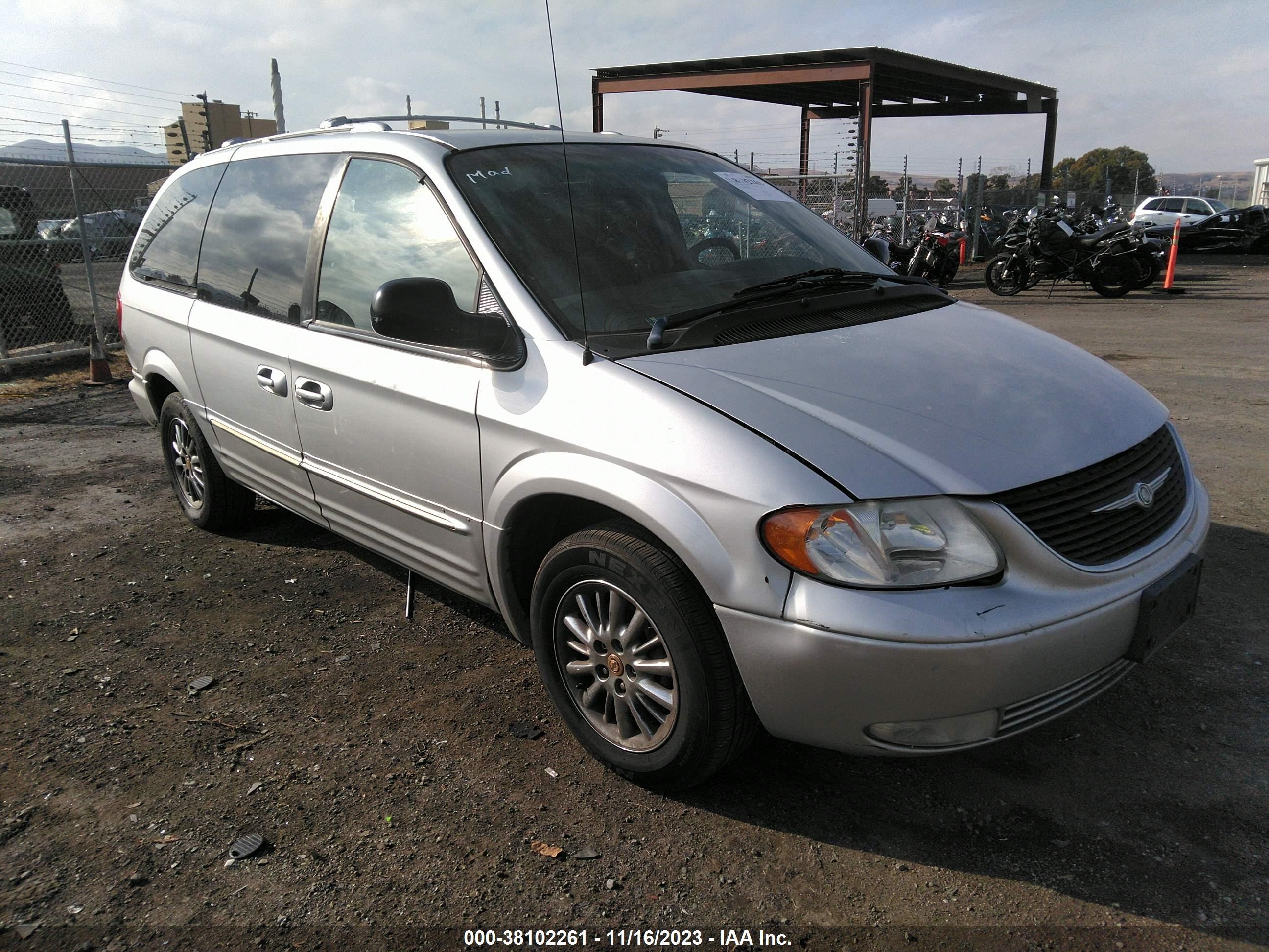 chrysler town & country 2002 2c8gp64l32r639871