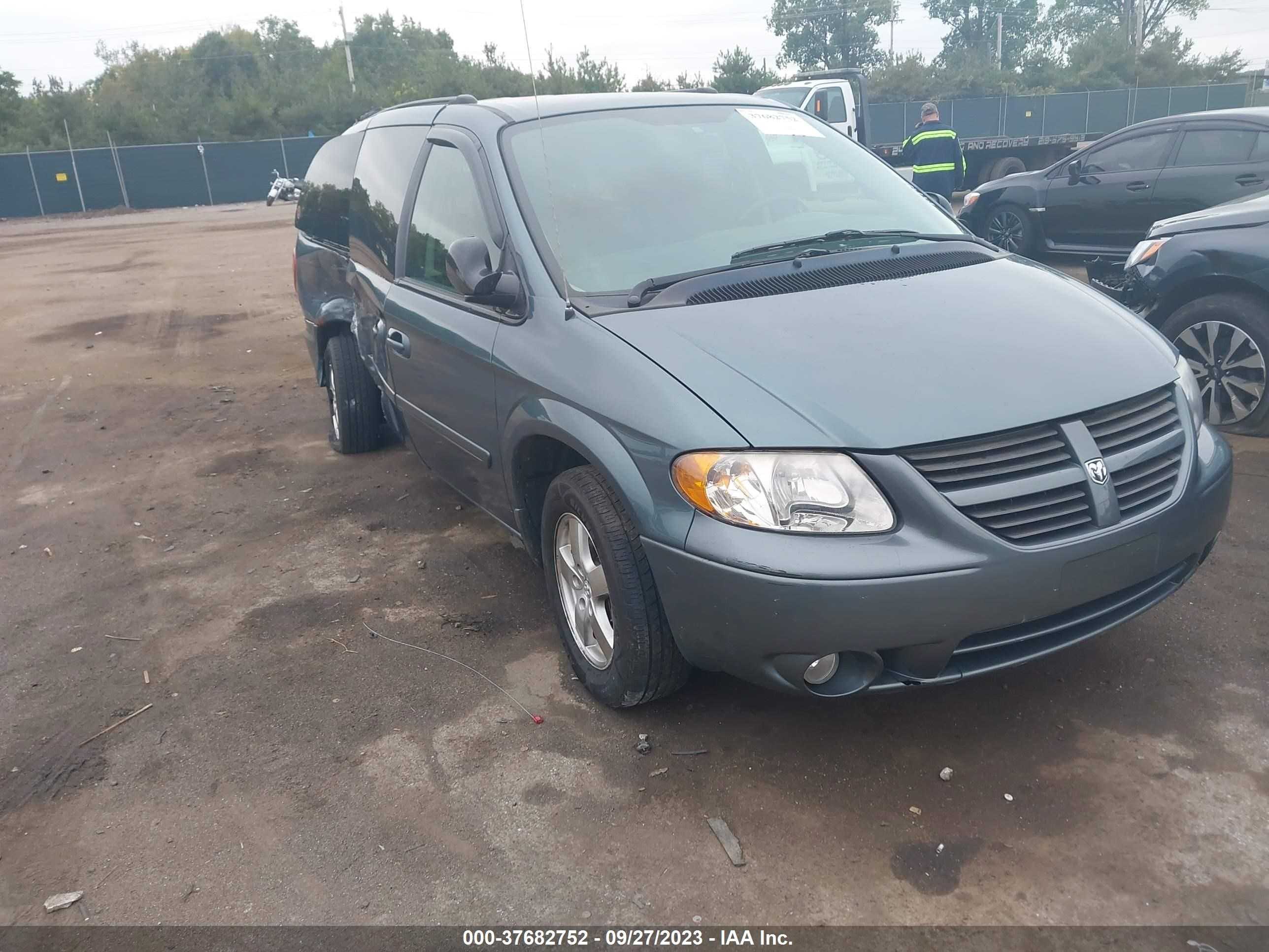 dodge caravan 2005 2d4gp44l05r419925