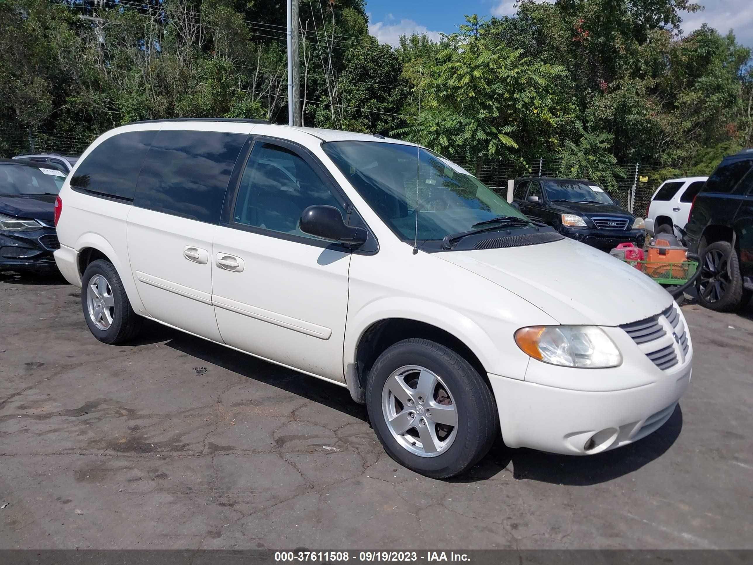 dodge caravan 2007 2d4gp44l17r242448