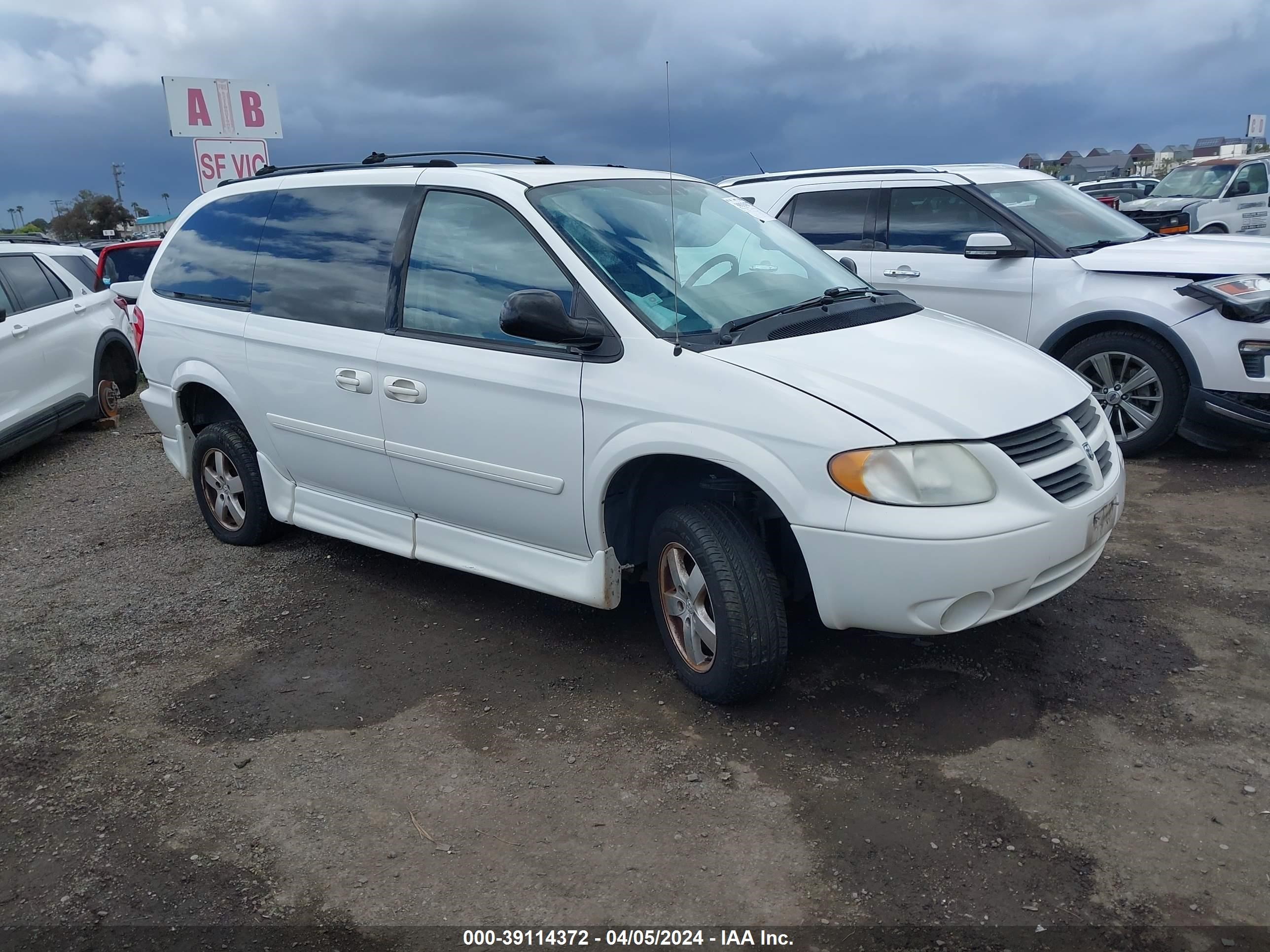 dodge caravan 2006 2d4gp44l36r680421