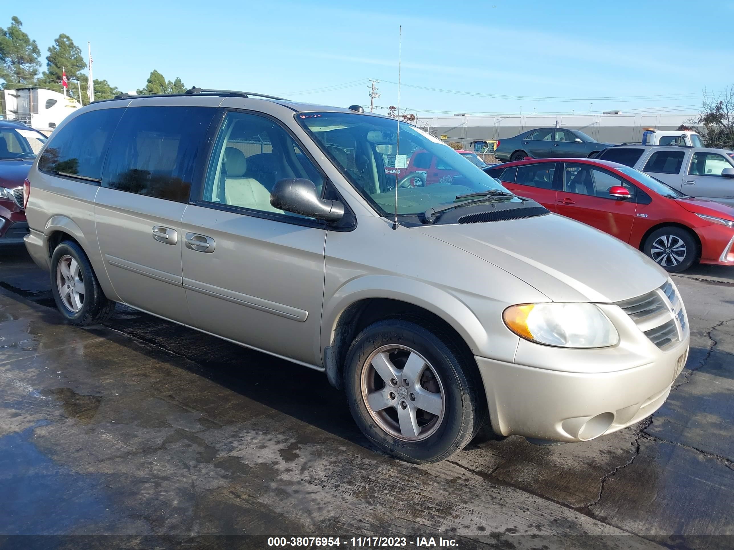 dodge caravan 2005 2d4gp44l65r581607