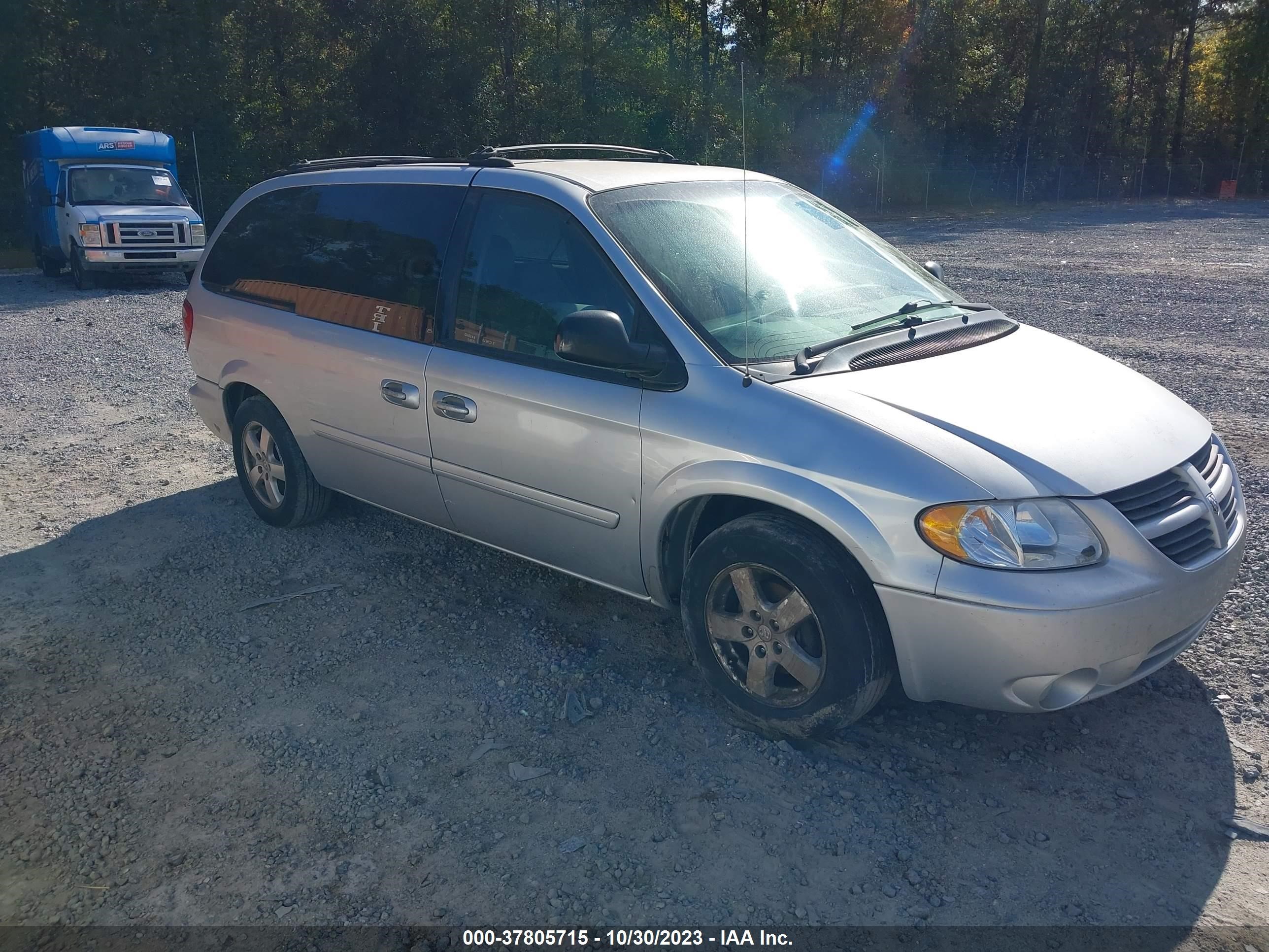 dodge caravan 2005 2d4gp44l85r152632