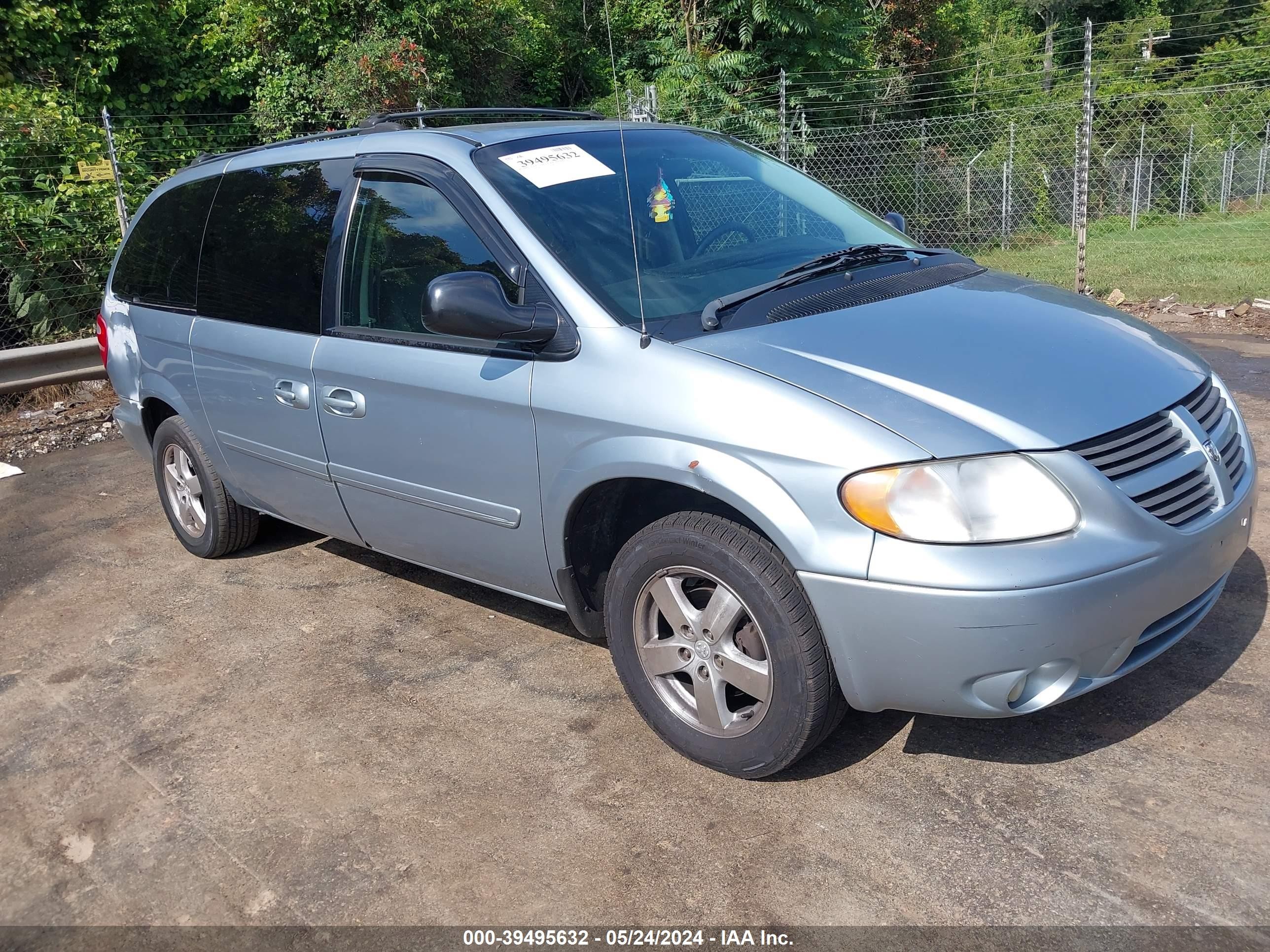 dodge caravan 2005 2d4gp44l85r400510