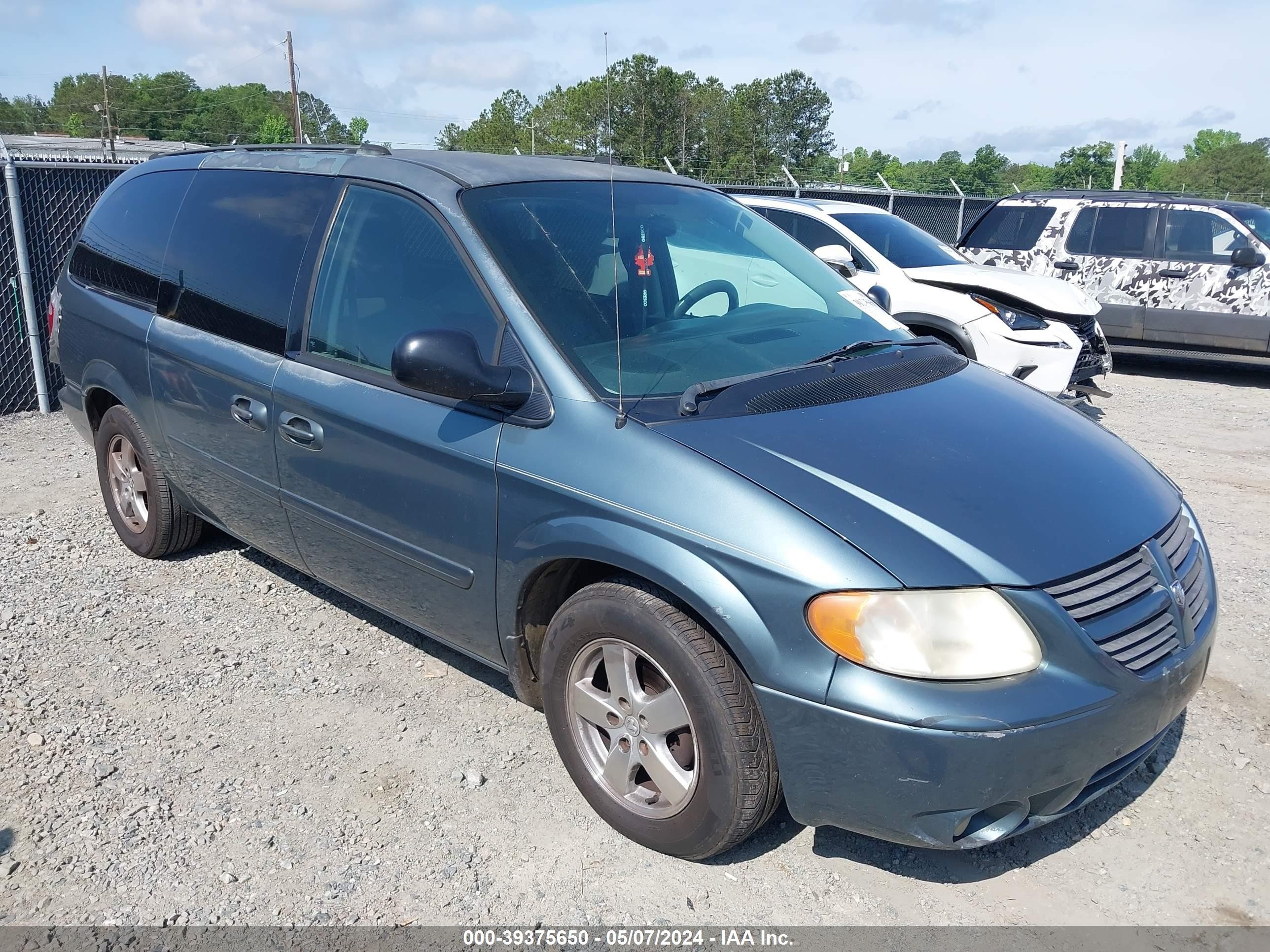 dodge caravan 2005 2d4gp44l85r404072