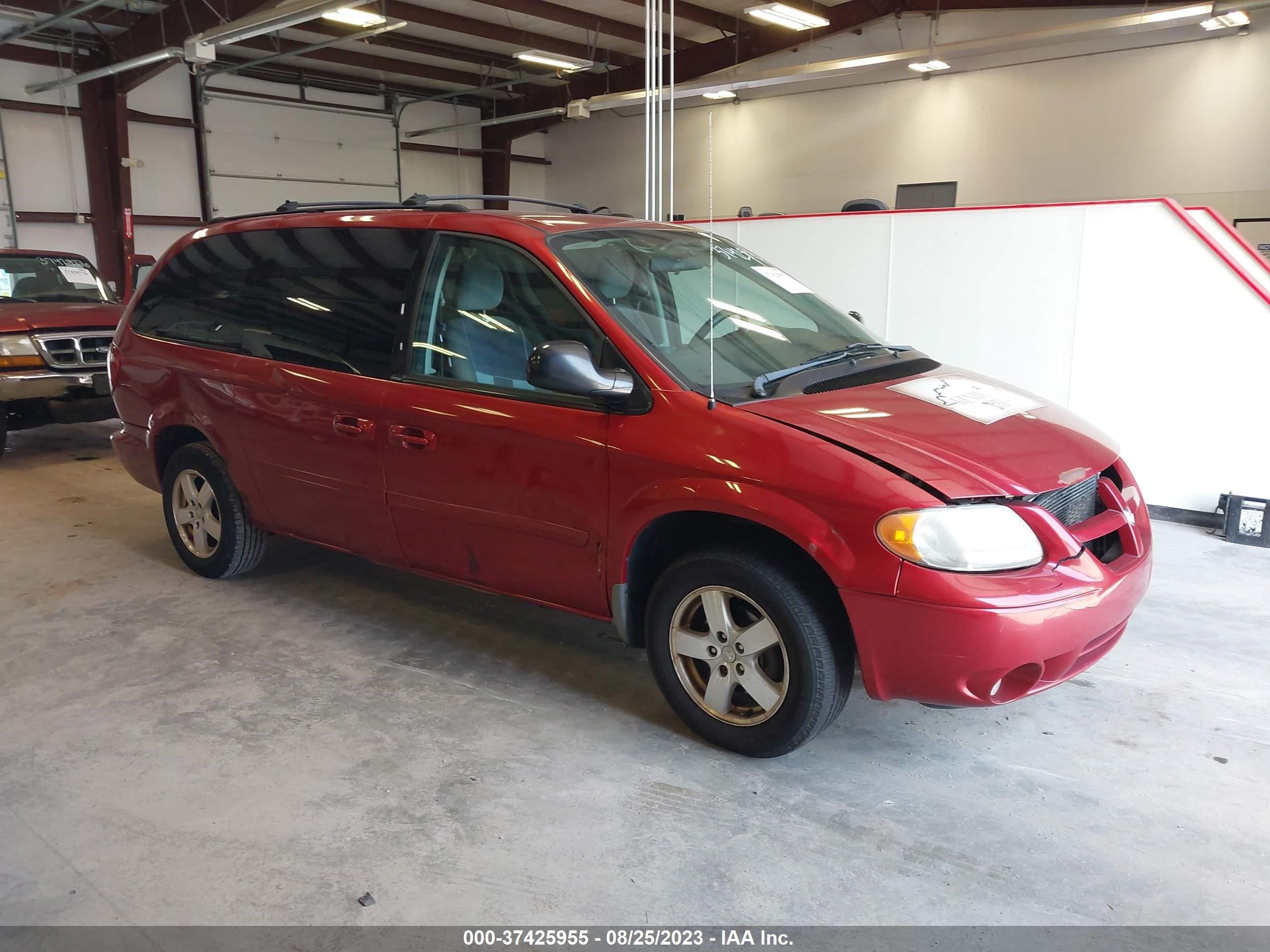 dodge caravan 2005 2d4gp44l85r481122