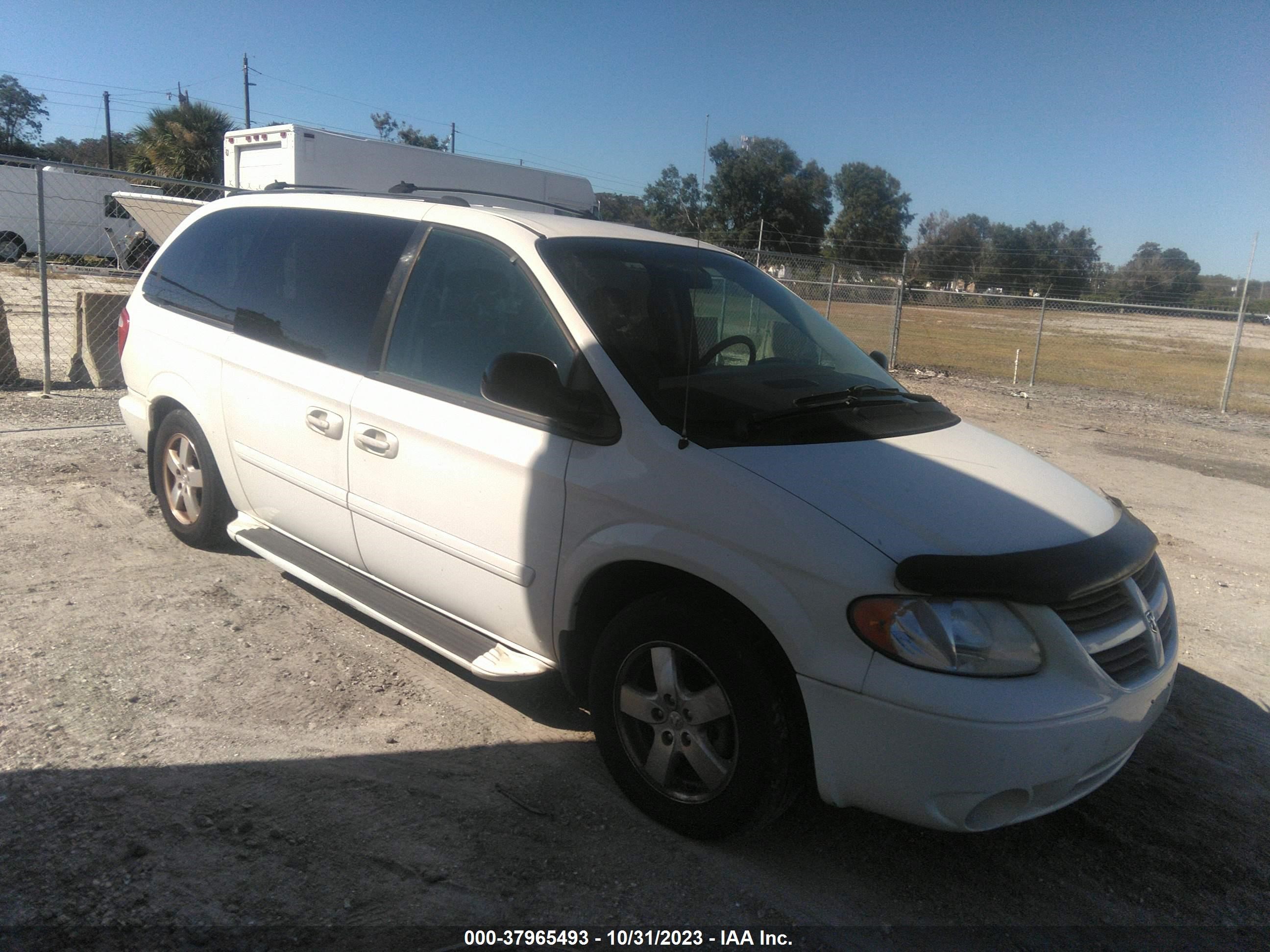 dodge caravan 2005 2d8gp44l75r203116