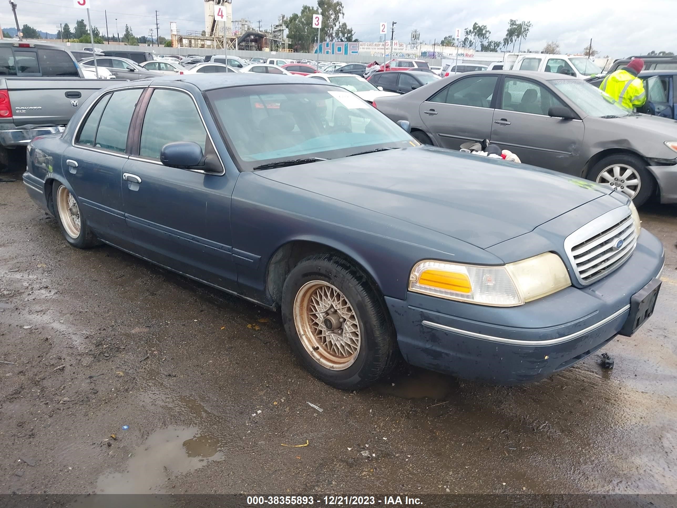 ford crown victoria 1998 2fafp74w5wx135553