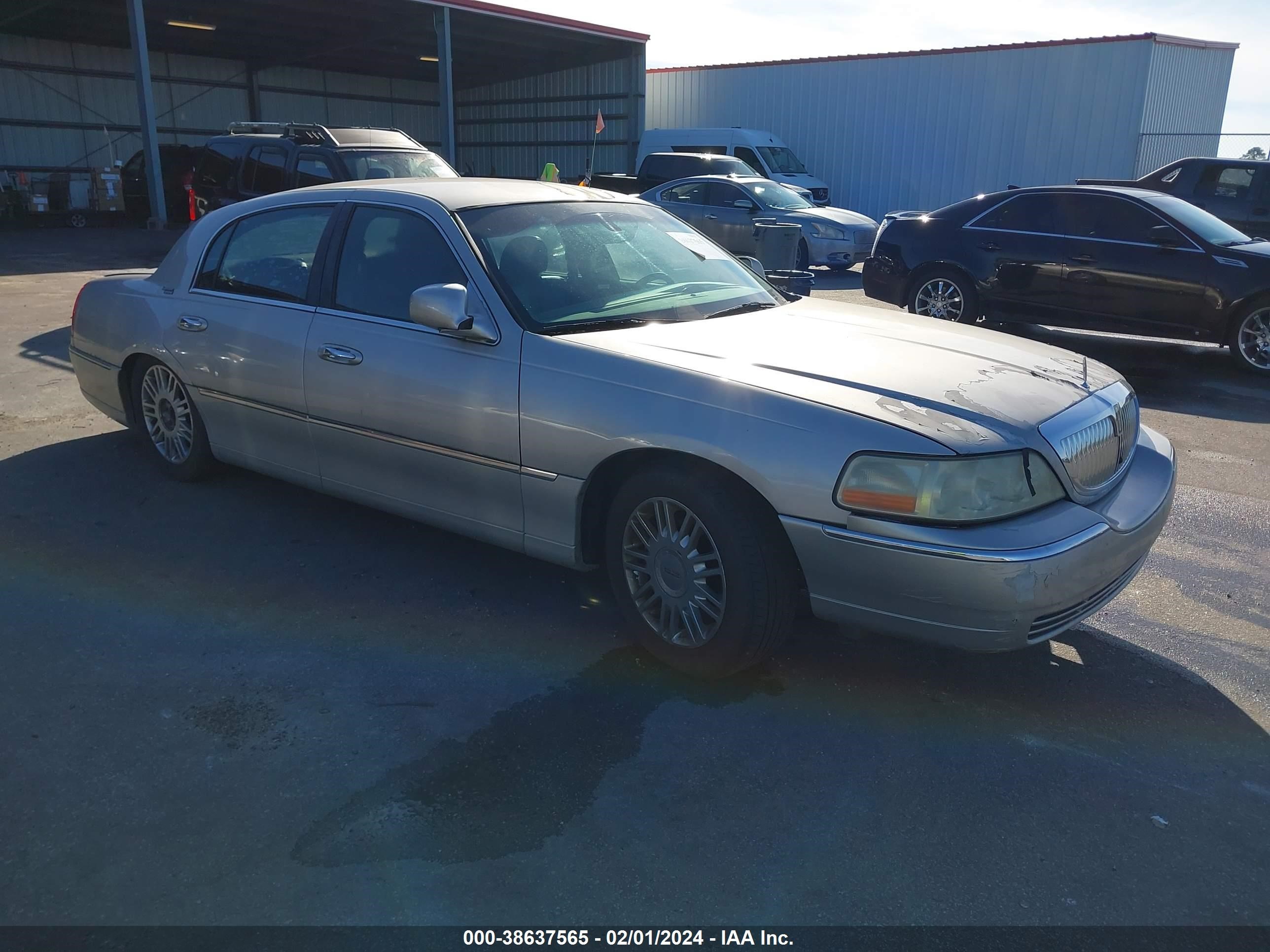 lincoln town car 2008 2lnhm82v38x640968