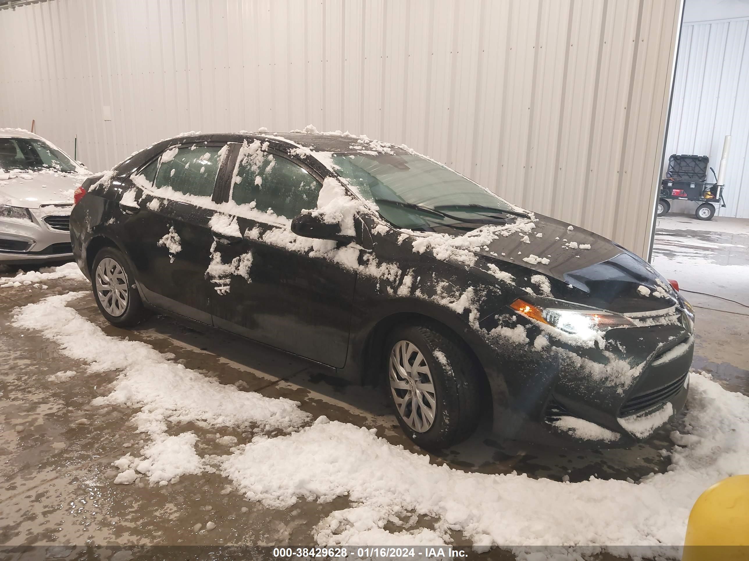 toyota corolla 2018 2t1burhe2jc090681