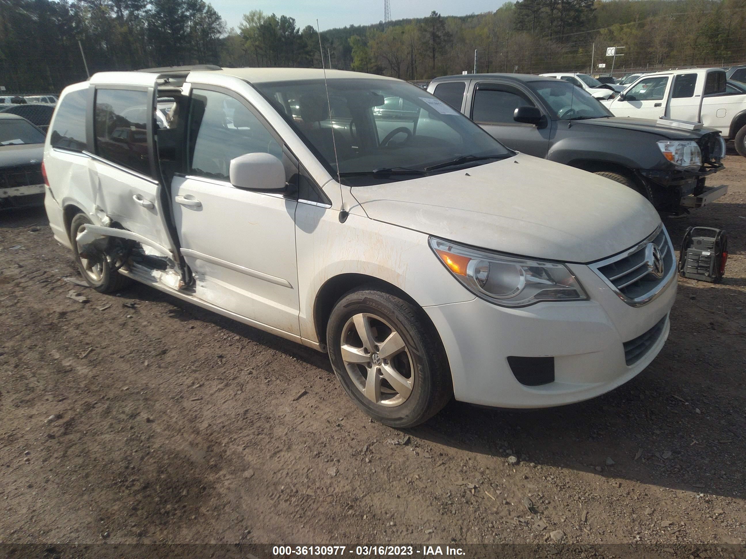 volkswagen routan 2011 2v4rw3dg8br766989