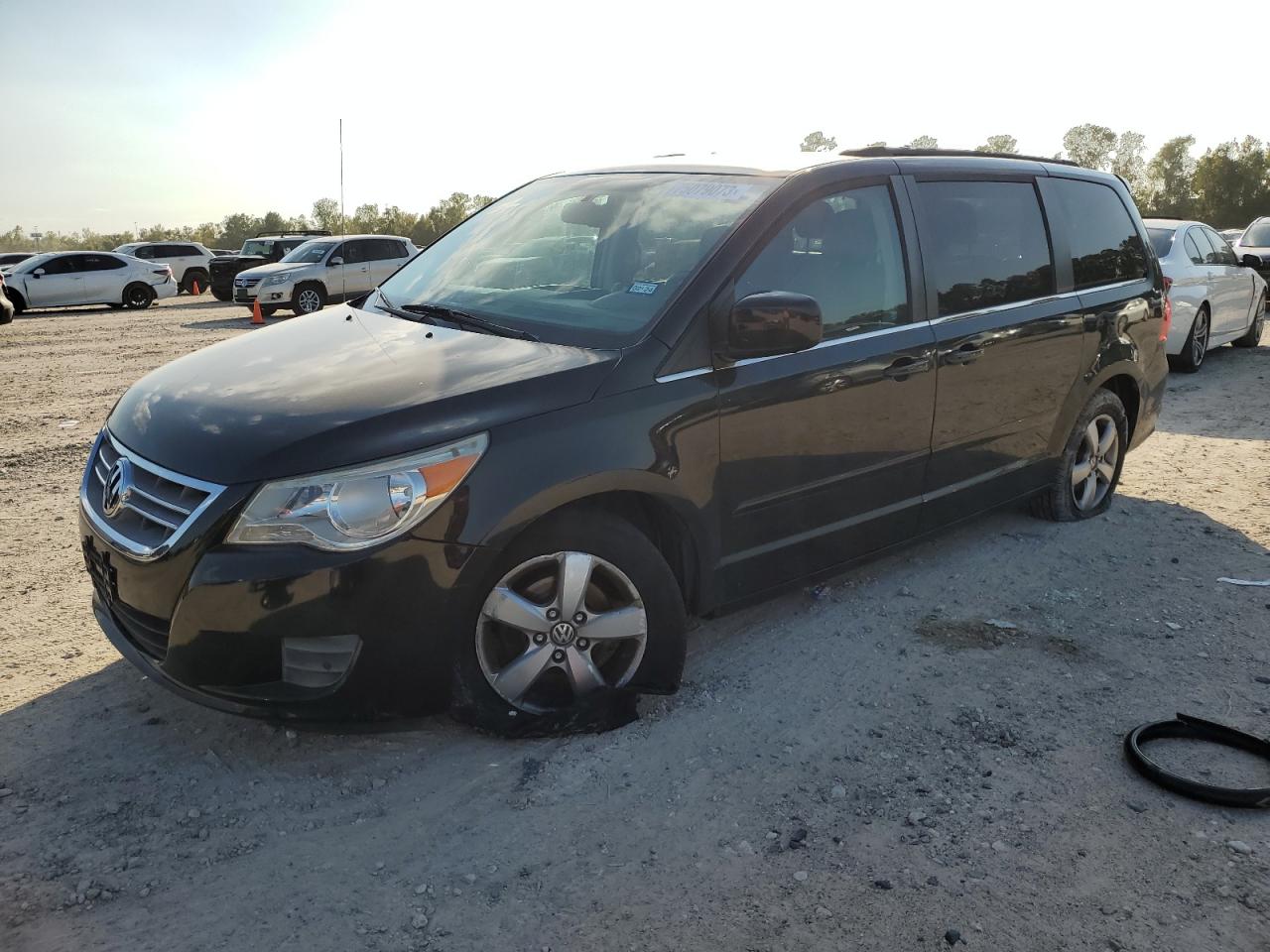 volkswagen routan 2011 2v4rw3dgxbr670328